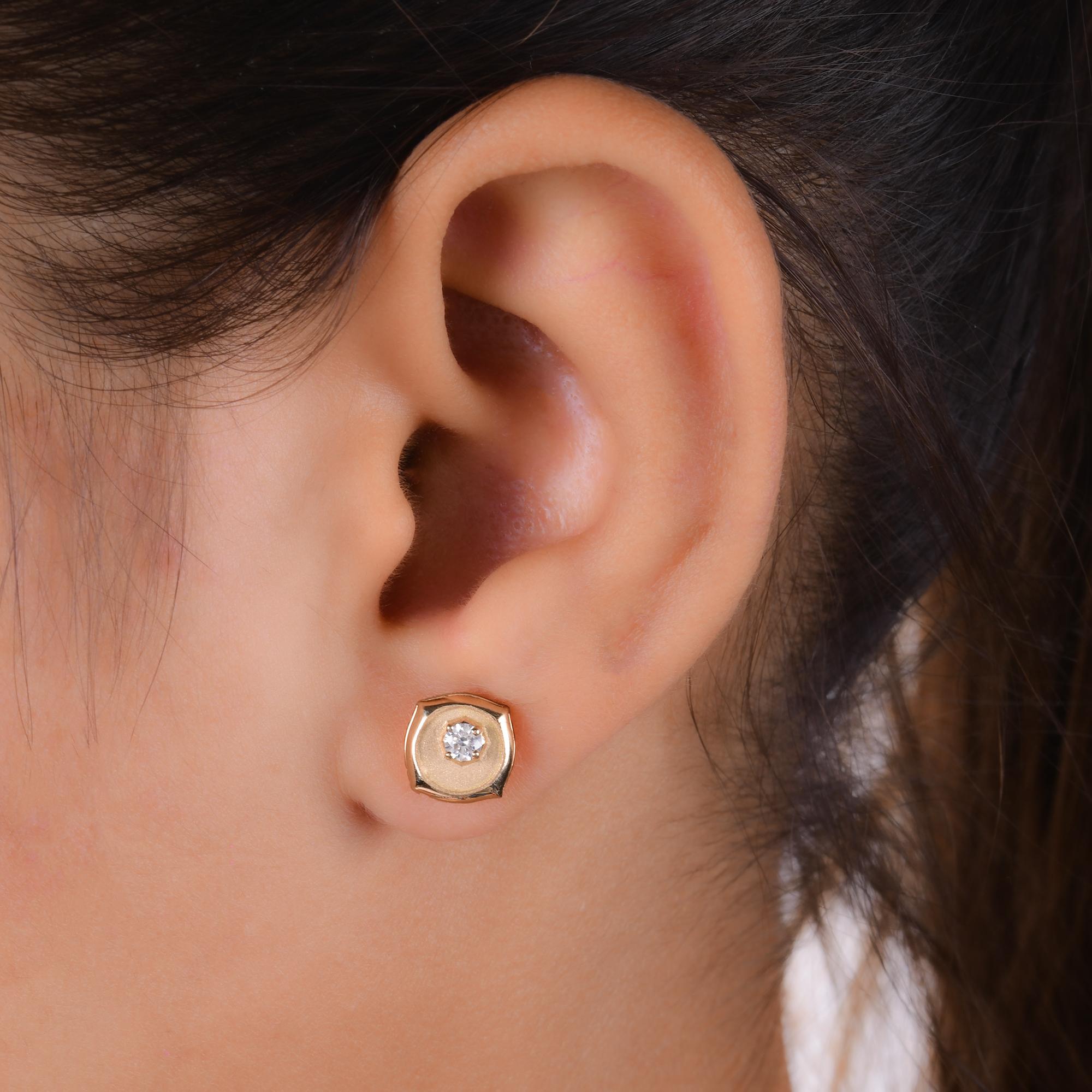 Moderne Clous d'oreilles en or jaune 18 carats avec diamants ronds de 0,20 carat, fabrication artisanale en vente