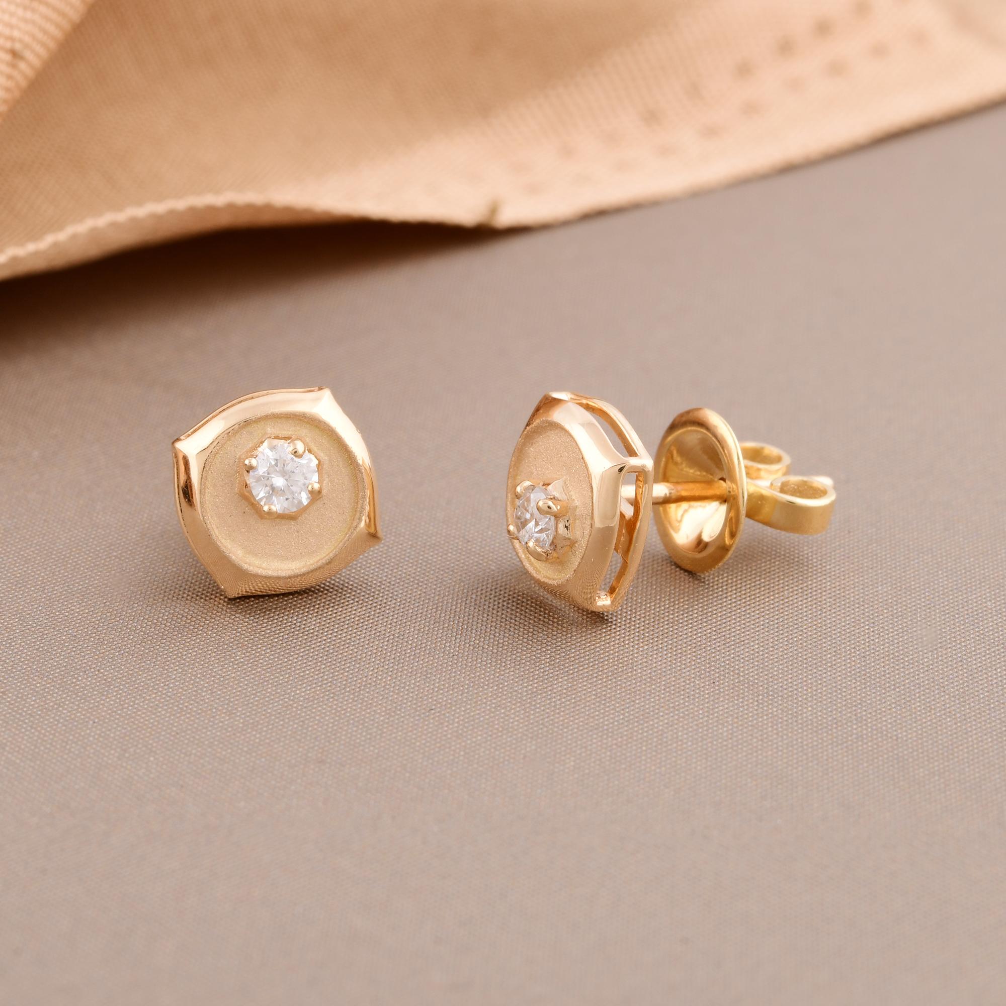 Taille ronde Clous d'oreilles en or jaune 18 carats avec diamants ronds de 0,20 carat, fabrication artisanale en vente