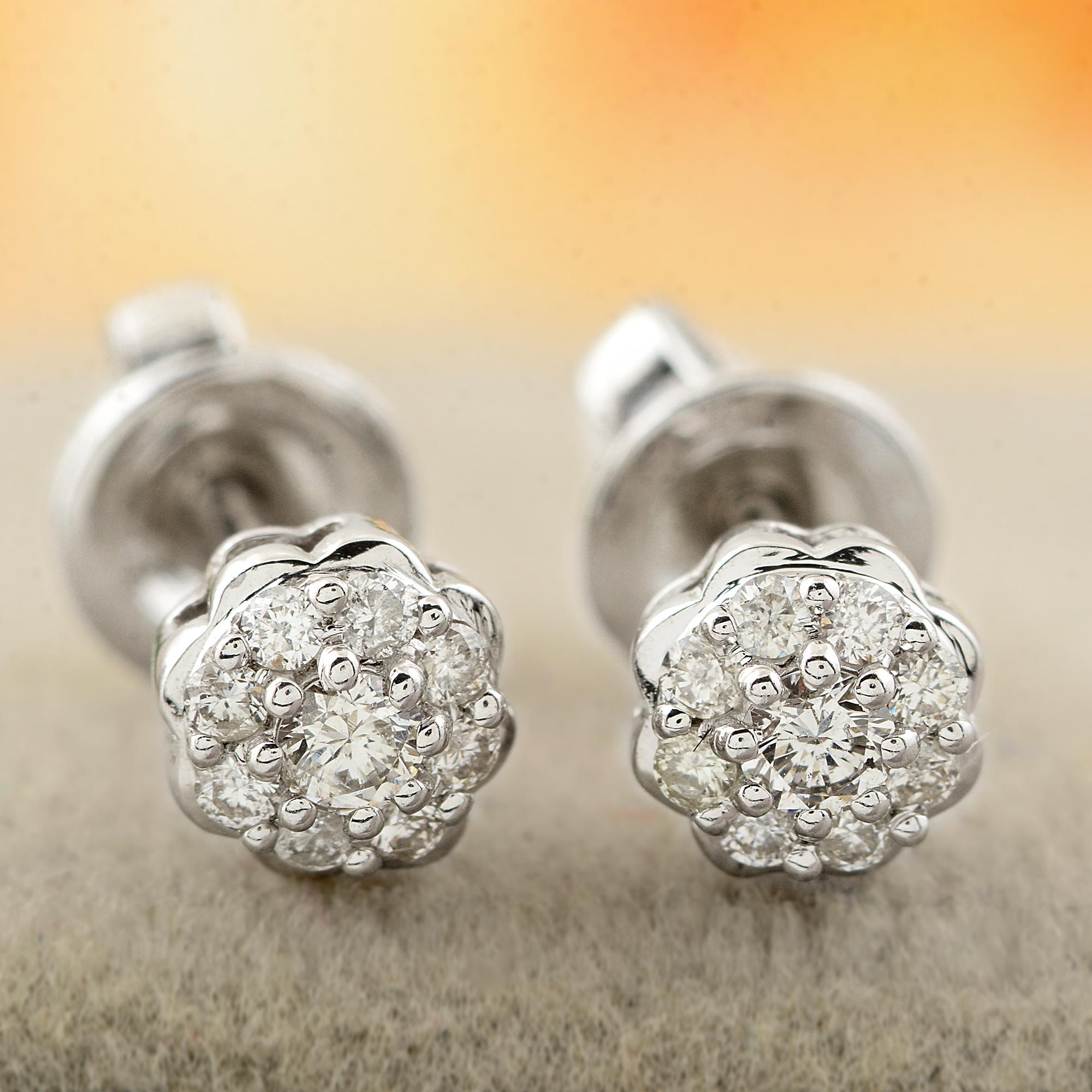 Modern 0.20 Carat SI Clarity HI Color Diamond Flower Stud Earrings 10 Karat White Gold For Sale