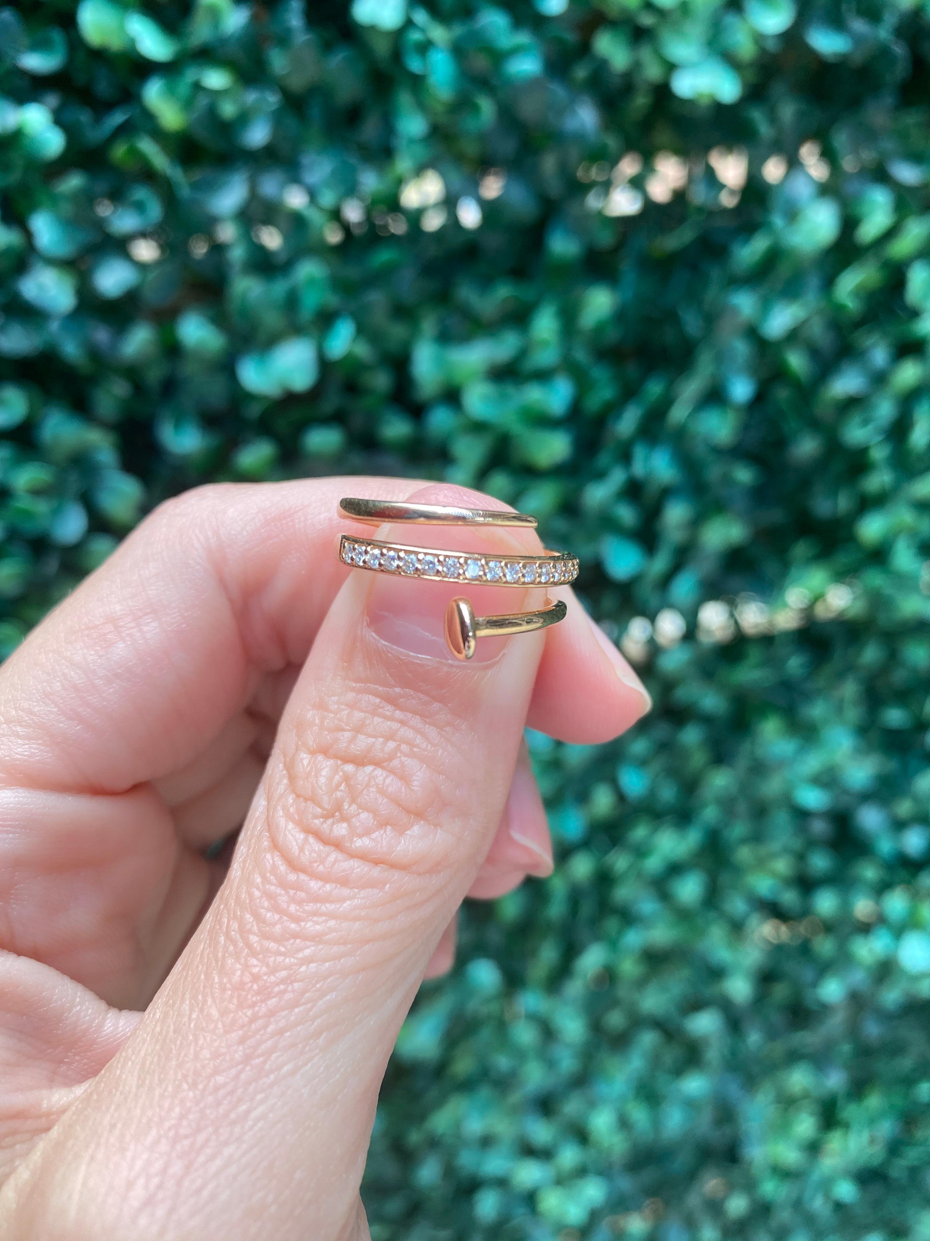 Dieser Ring ist aus 14-karätigem Roségold gefertigt und mit runden, gepflasterten Diamanten von 0,20 Karat Gesamtgewicht besetzt. Dieser Ring hat die Größe 7.