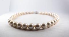 0.20 Carat White Brilliant Cut Diamond Oriental Pearl White Gold Beaded Necklace