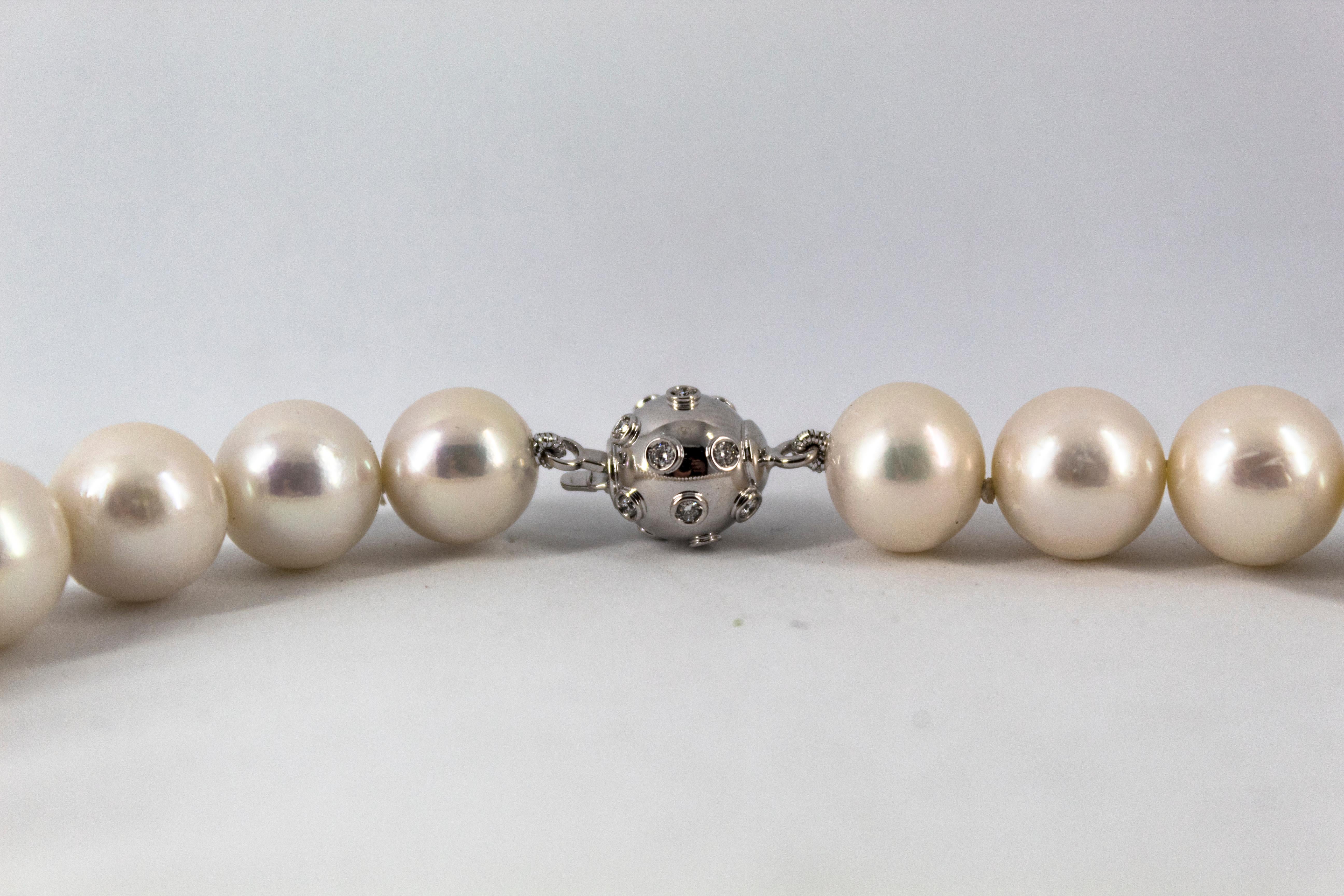 0,20 Karat Weißer Brillantschliff Diamant Orientalische Perle Weißgold Perlenkette im Zustand „Neu“ im Angebot in Naples, IT