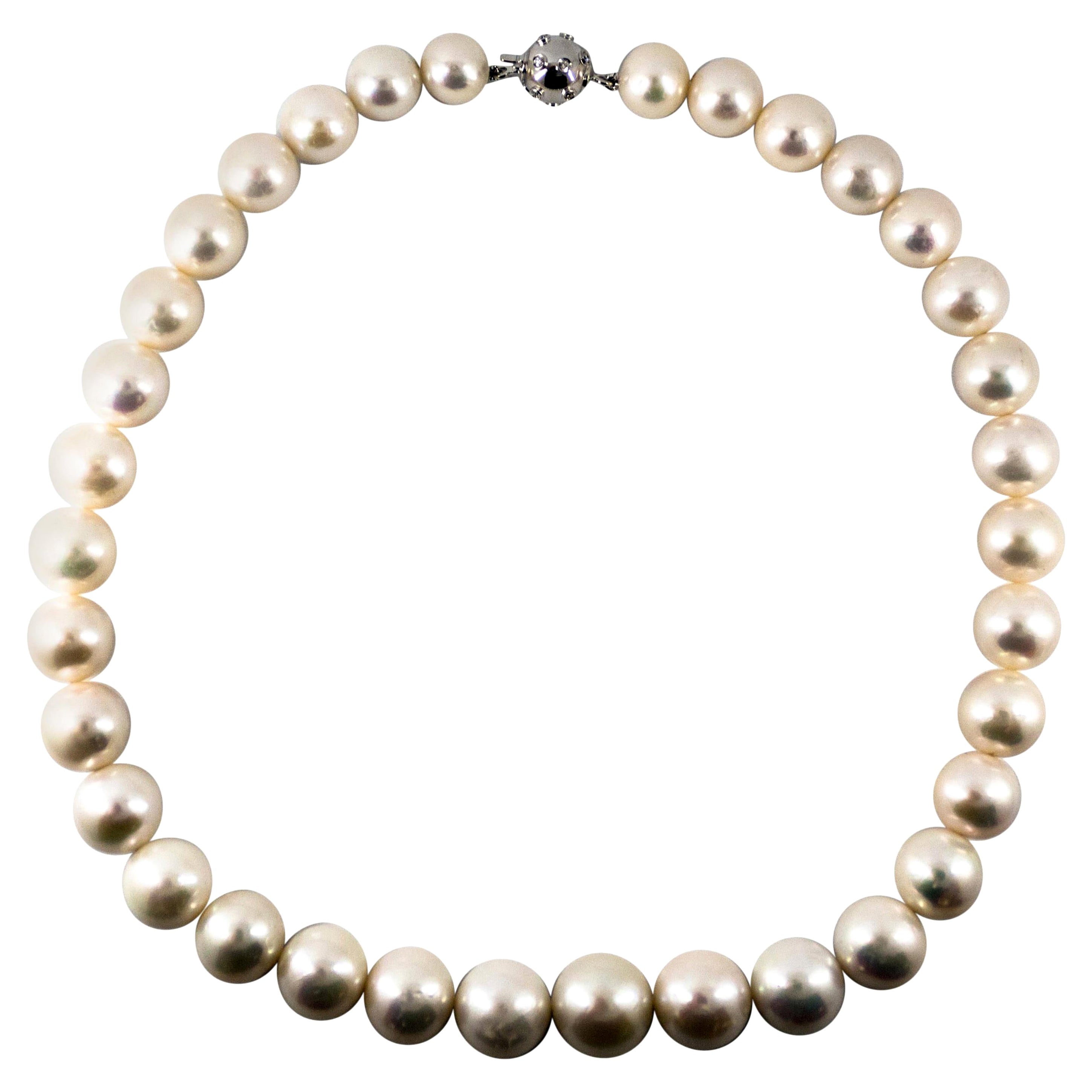 0.20 Carat White Brilliant Cut Diamond Oriental Pearl White Gold Beaded Necklace For Sale