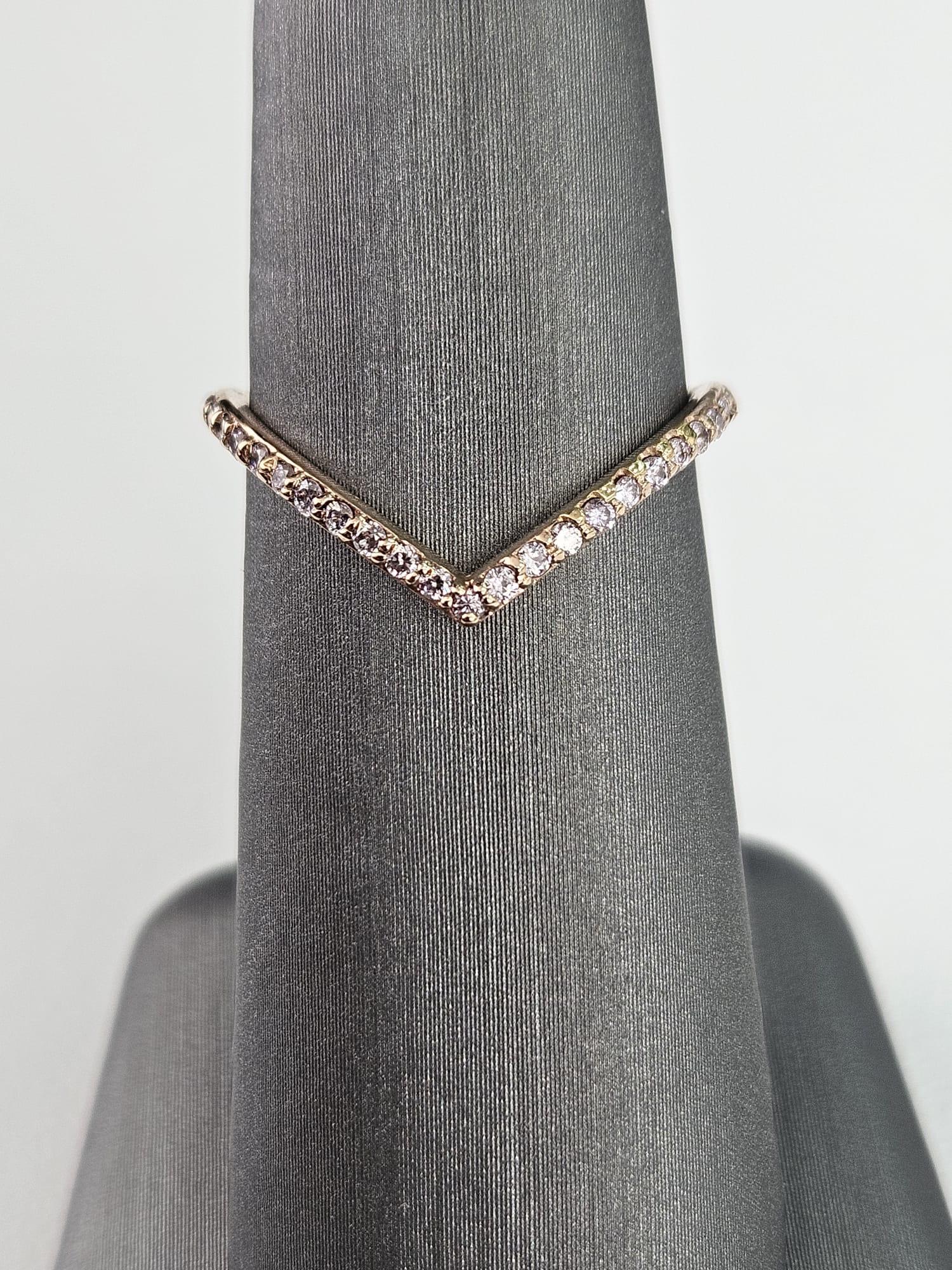 Bague à anneau en forme de cœur de 0,20 ct avec diamants roses Neuf - En vente à New York, NY