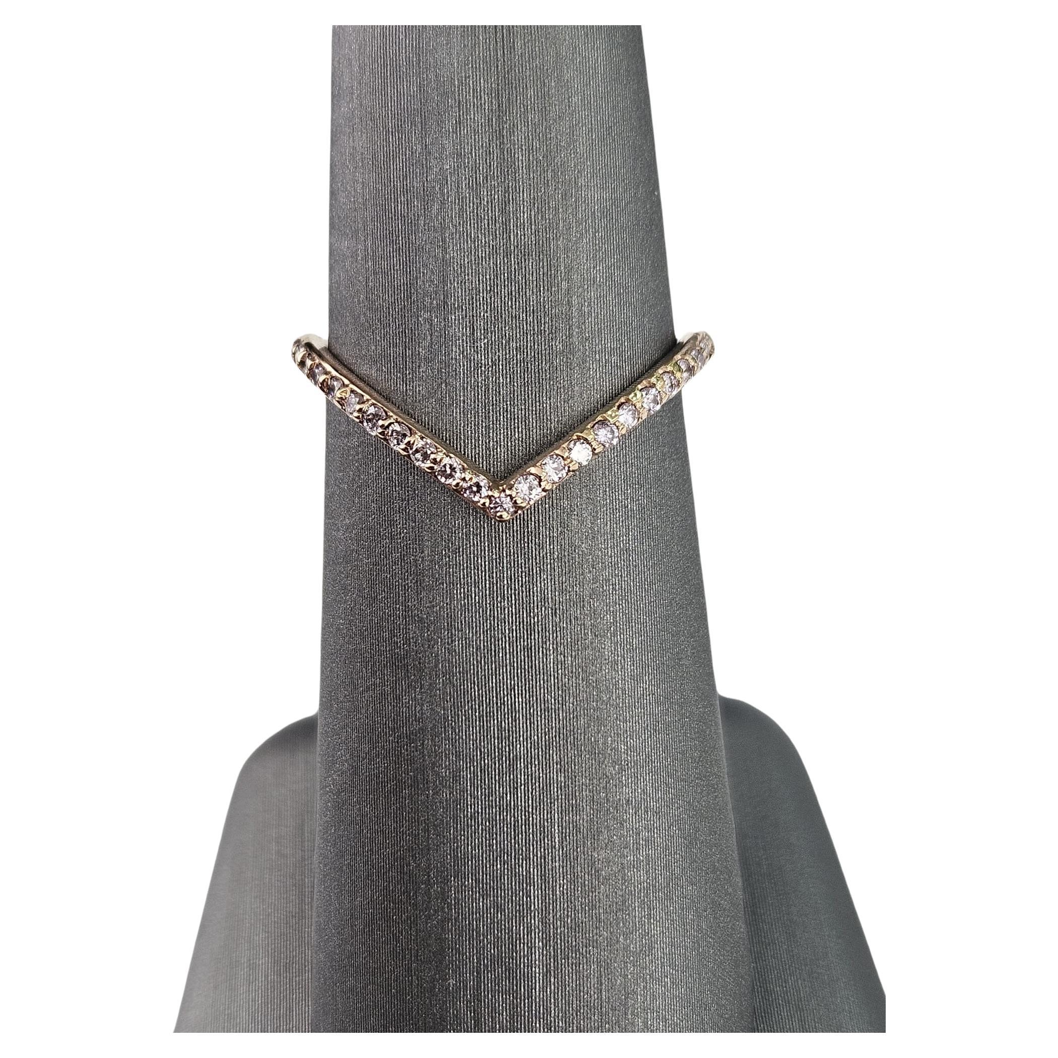 Bague à anneau en forme de cœur de 0,20 ct avec diamants roses en vente