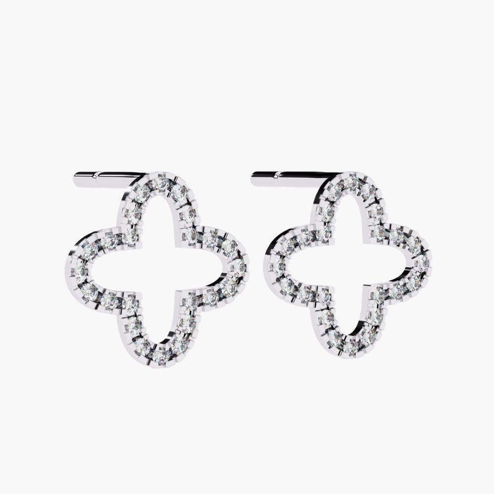 Round Cut 0.20 Ctw Floral Clover Diamond Stud Earrings 14K Gold For Sale