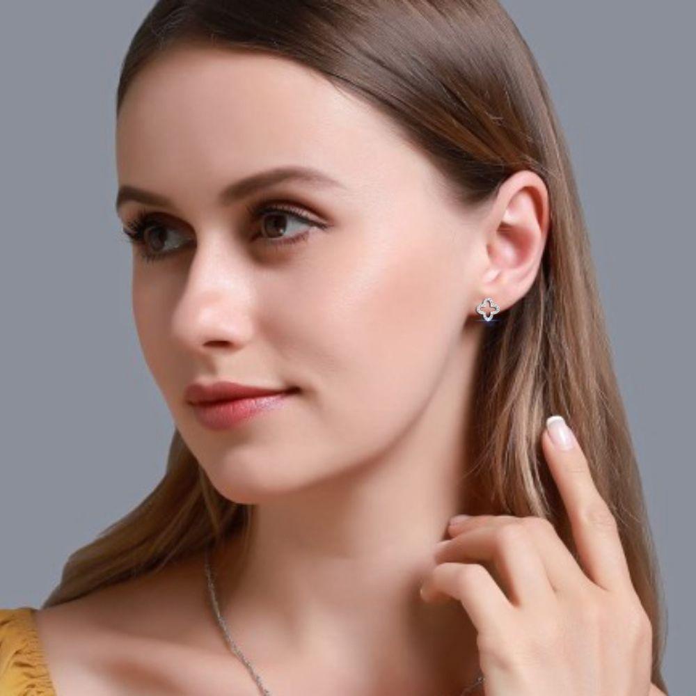 0.20 Ctw Floral Clover Diamond Stud Earrings 14K Gold For Sale 1