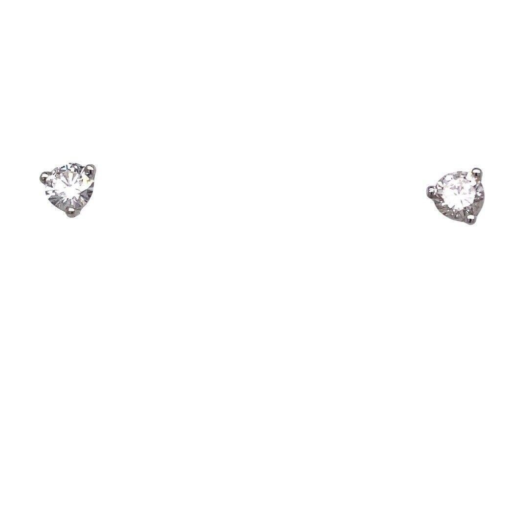 18ct White Gold 3 Claw Diamond Solitaire Earrings Set With 0.20ct of Diamonds

This stunning pair of earrings is set in 18ct white gold, and features a single round brilliant diamond that is centered by three claws. This pair of solitaire earrings
