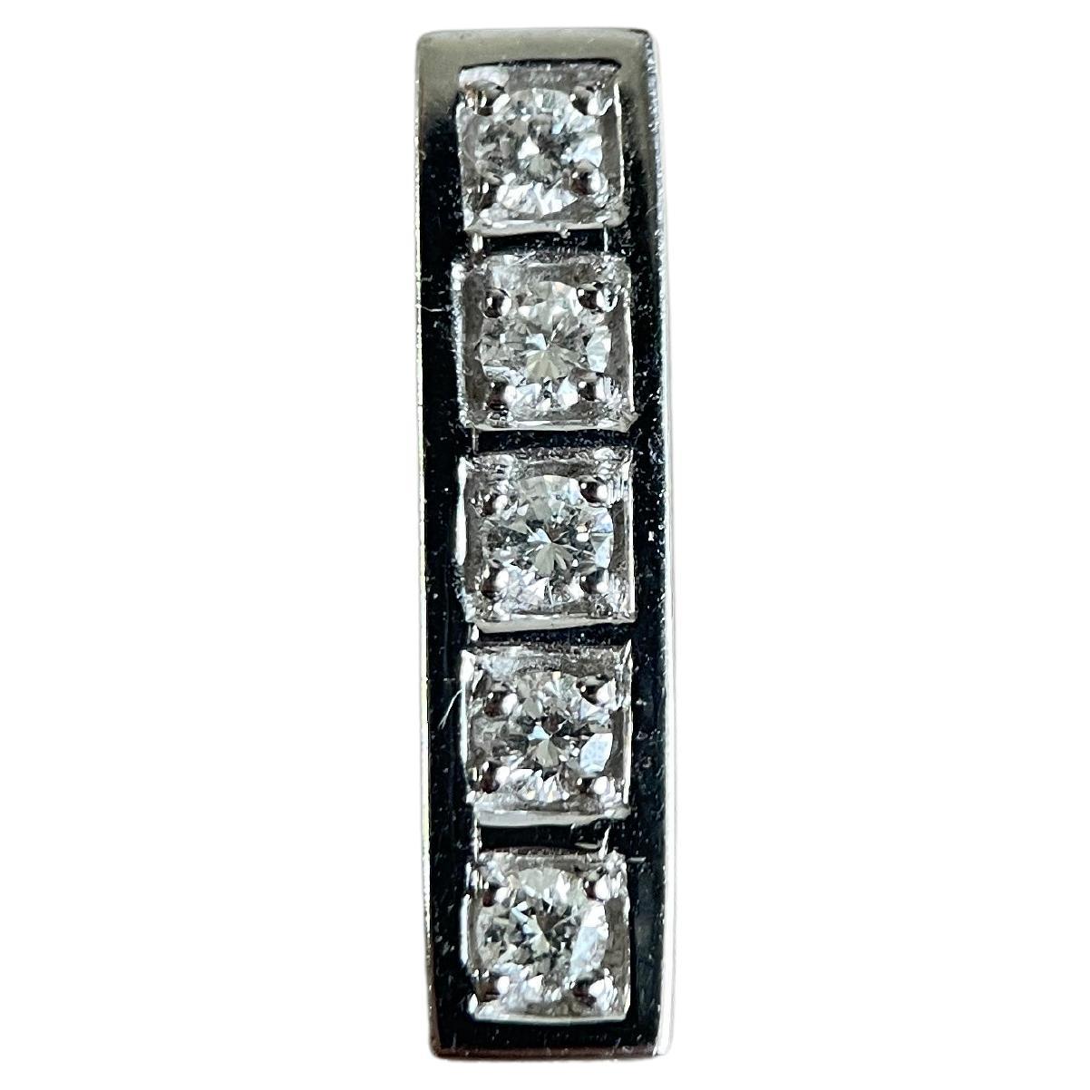 Natürlicher Diamant-Anhänger

Gewicht der natürlichen Diamanten (5 Stück) - 0.20Ct

Metall-18k massiv Gold

Gewicht des Goldes (netto) - 1.71 Gramm

Bereiche mit Schäden - Keine

Farbe -F~G

Klarheit - VS

Bruttogewicht - 1,75 Gramm

Nur Anhänger,
