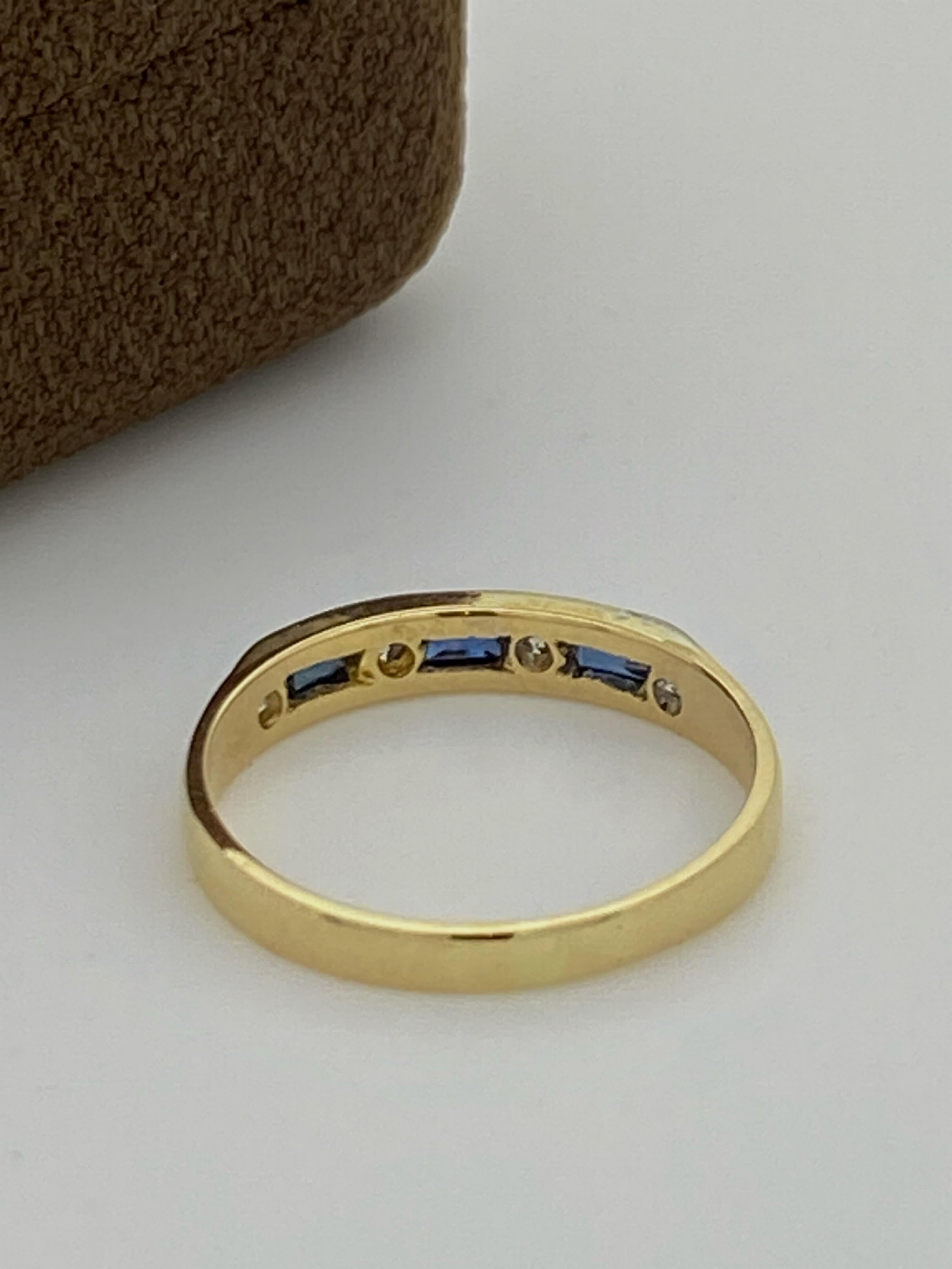 Women's 0.20ct Baguette Cut Sapphire & Diamond Vintage Ring (Band) in 18K Yellow Gold For Sale