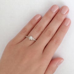 0,20ct Diamantring aus 18 Karat Gold mit Pavé-Schultern