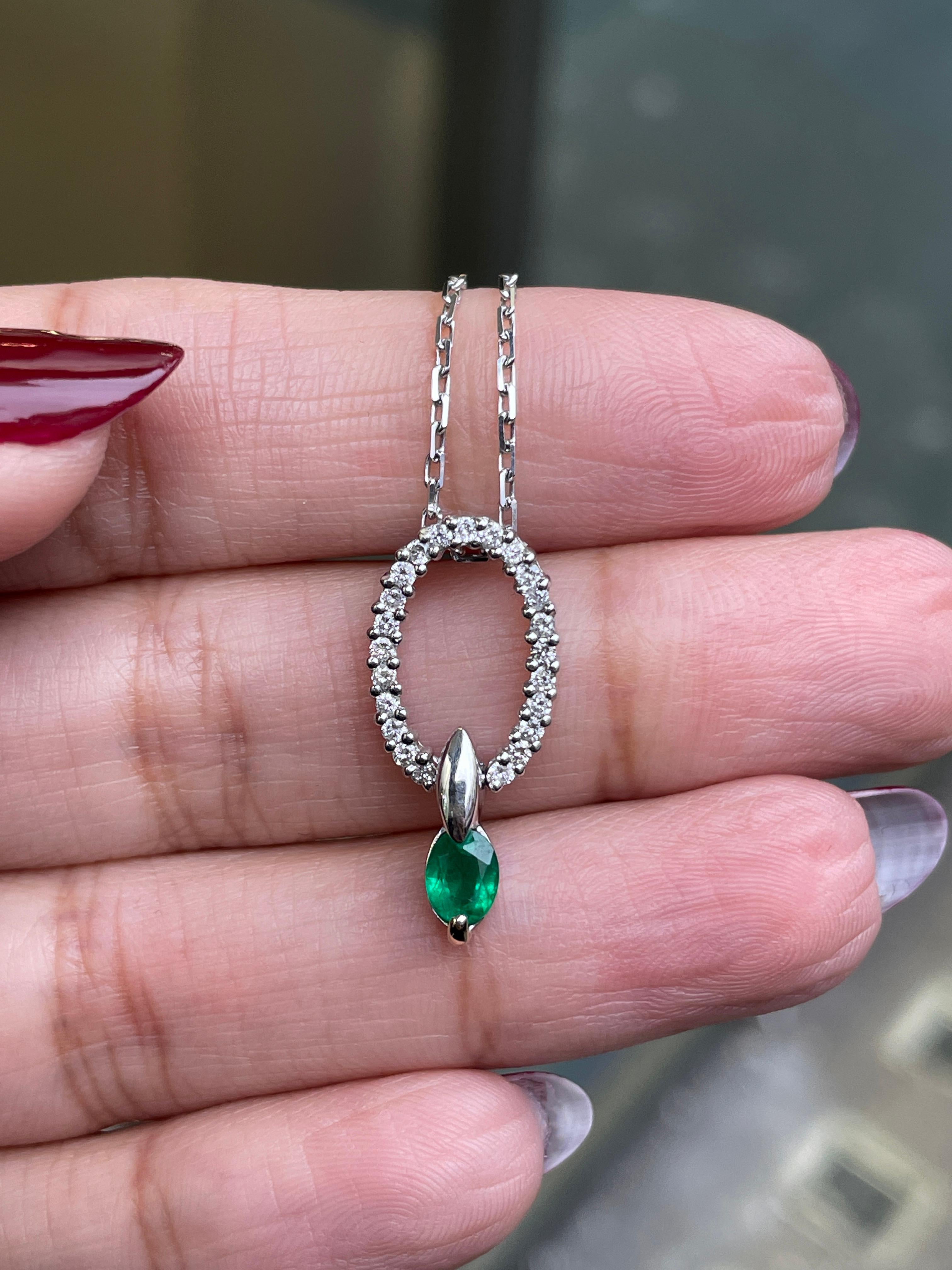 Modern 0.20ct Diamond and Emerald 18 Carat White Gold Oval Pendant For Sale