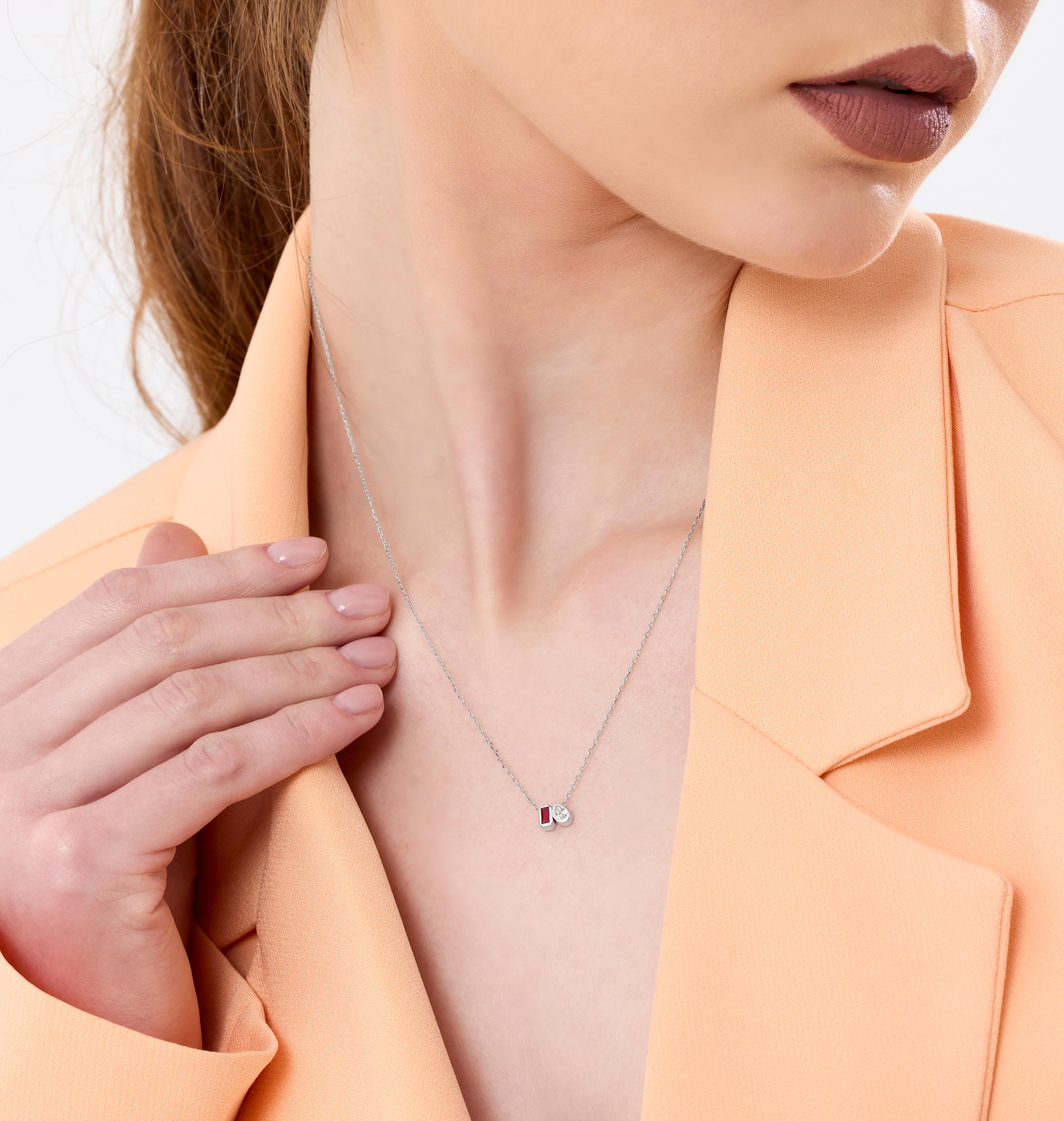 Taglio baguette Collana in oro con diamanti e rubini 