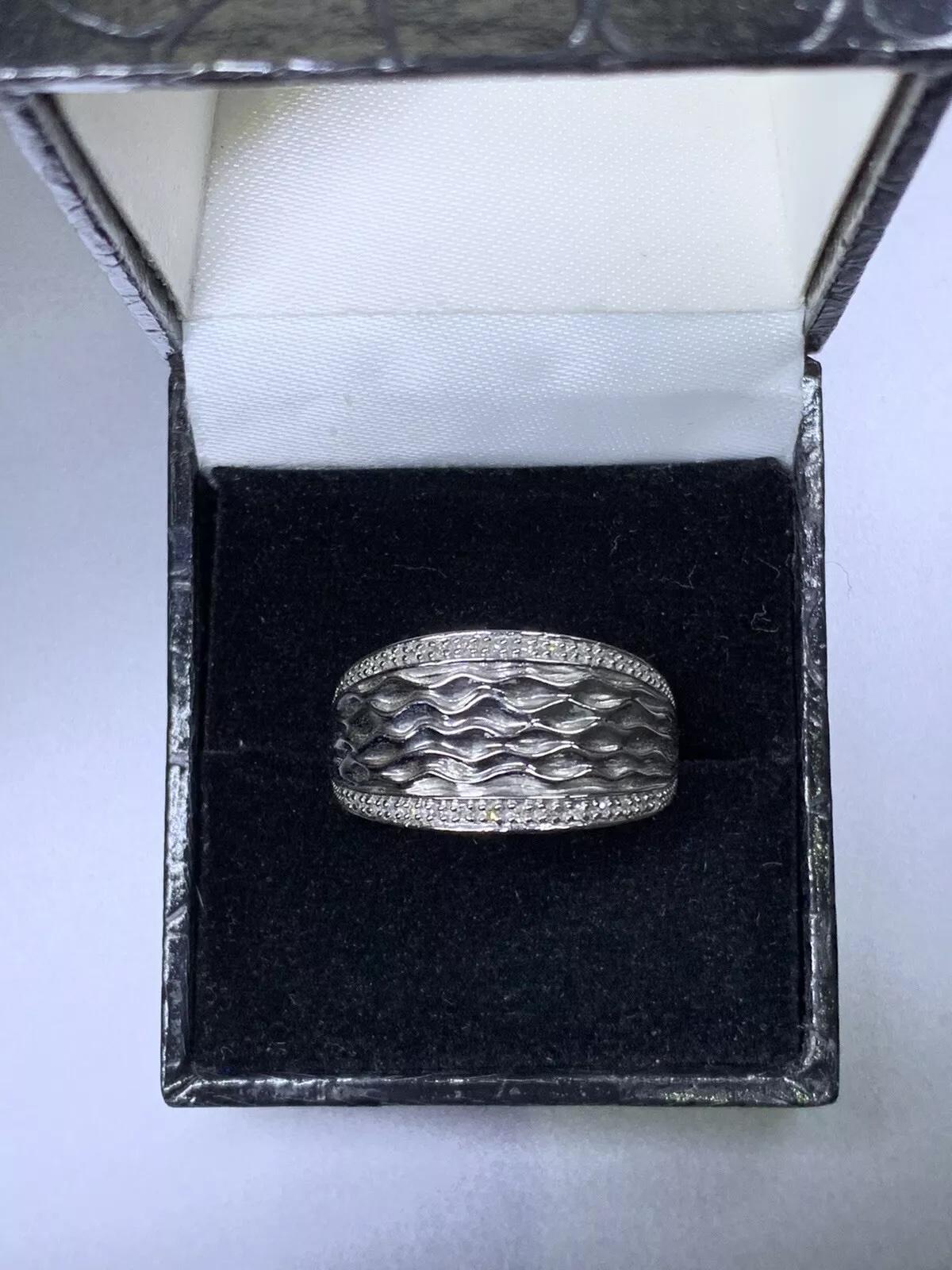 Grande bague de fiançailles en or blanc 9 carats sertie de diamants de 0,20 carat Pour femmes en vente