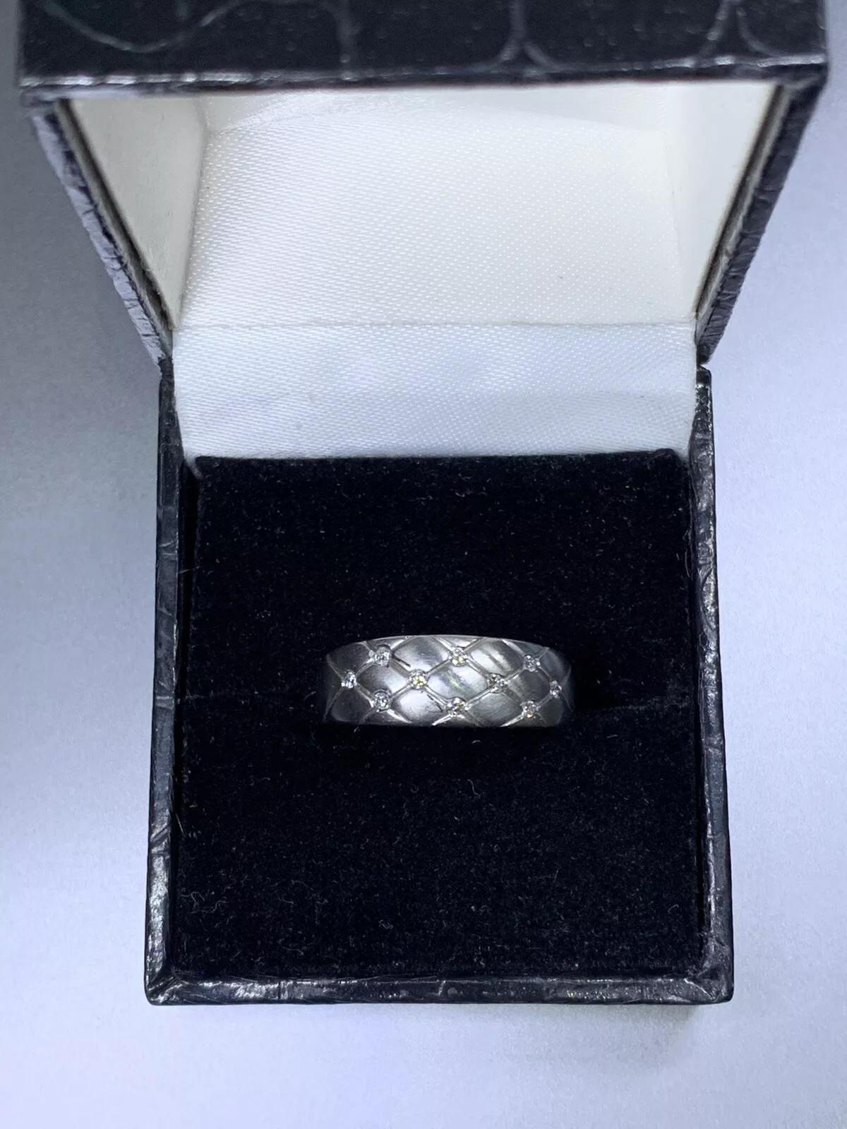 0,20 Karat Diamant klobiger, matter Verlobungsring aus 18 Karat Weißgold (Rundschliff) im Angebot
