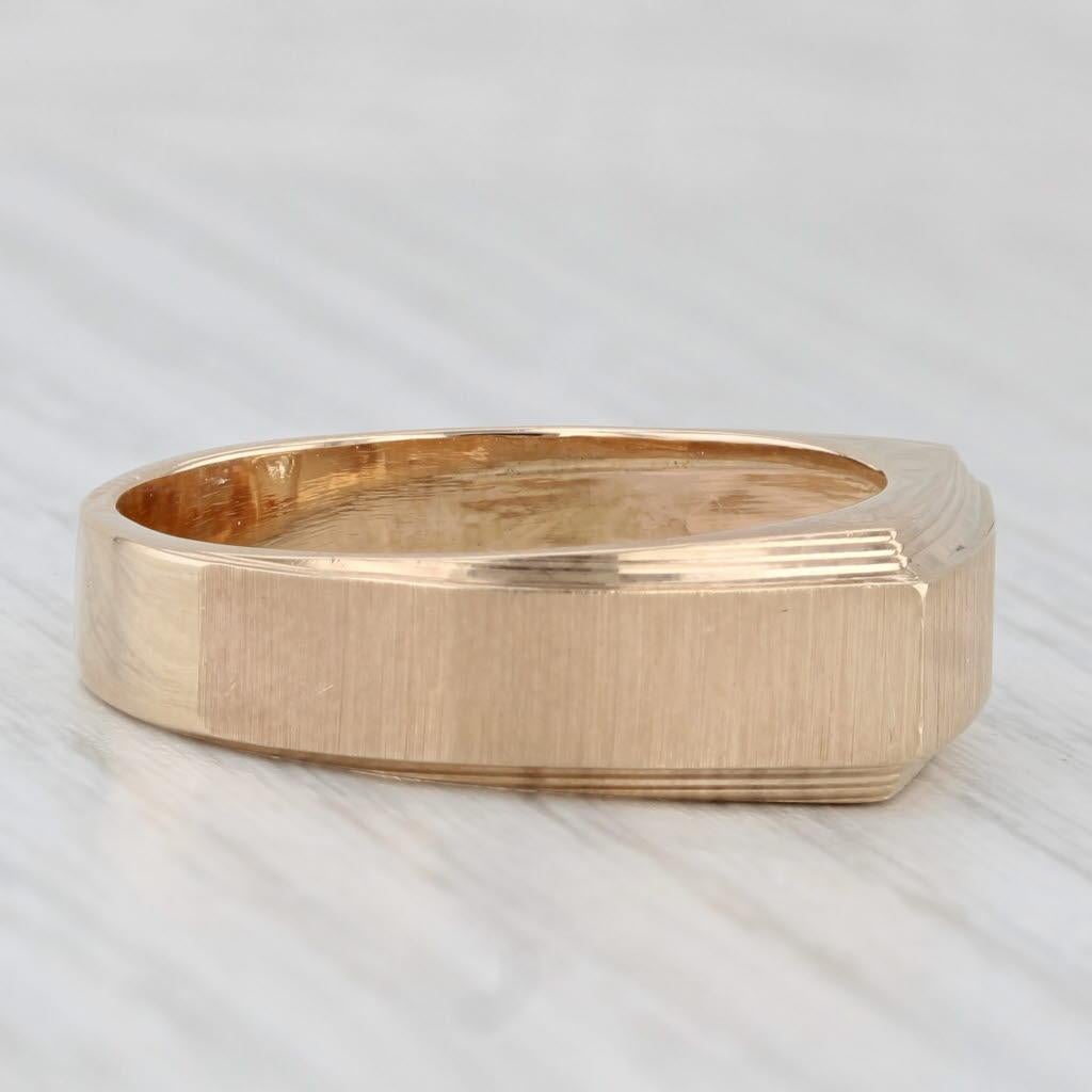 Gemstone Information:
- Natural Diamond -
Carats - 0.20ct 
Cut - Round Brilliant
Color - F - G
Clarity - VS2

Metal: 14k Yellow Gold
Weight: 8.3 Grams 
Stamps: 14k
Face Height: 7.6 mm 
Rise Above Finger: 3.2 mm
Band / Shank Width: 5.2 mm

This ring