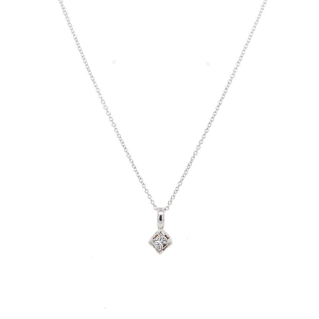 18ct White Gold Solitaire 0.20ct G/H Si Princess Cut Diamond Pendant

18ct White Gold Solitaire Princess Cut Diamond Pendant on 18ct White Gold 16/18'' Chain 

Additional Information:
Total Diamond Weight: 0.20ct
Diamond Colour :G/H
Diamond Clarity