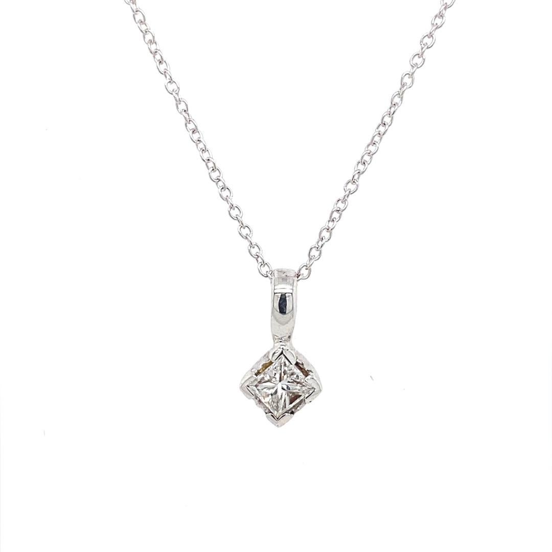 Women's 0.20ct G/H Si Princess Cut Diamond Solitaire Pendant in 18ct White Gold For Sale