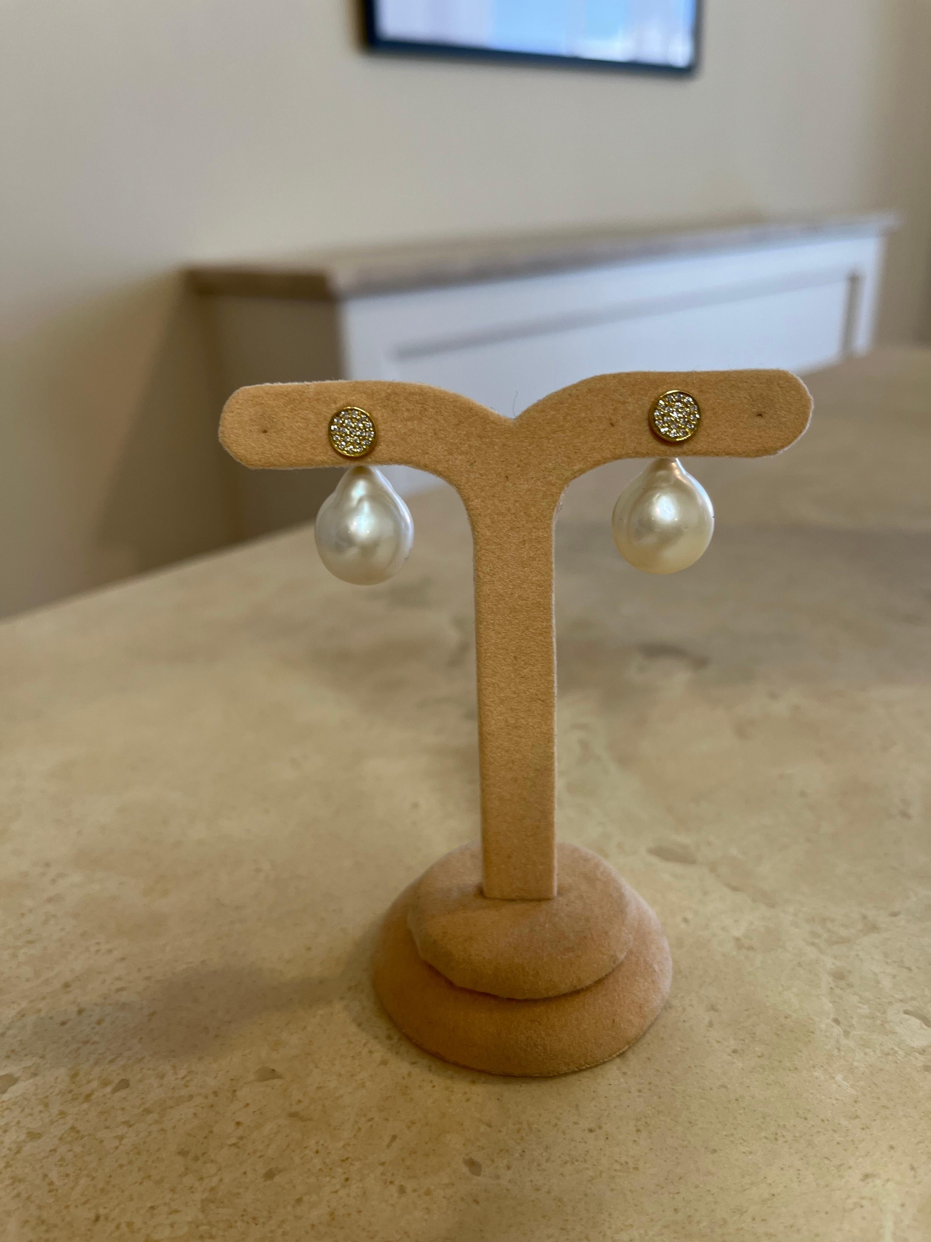 Diamond Stud earrings with detachable Baroque Pearls, 18K Gold, 0.20cts diamonds In New Condition For Sale In Nicosia, CY