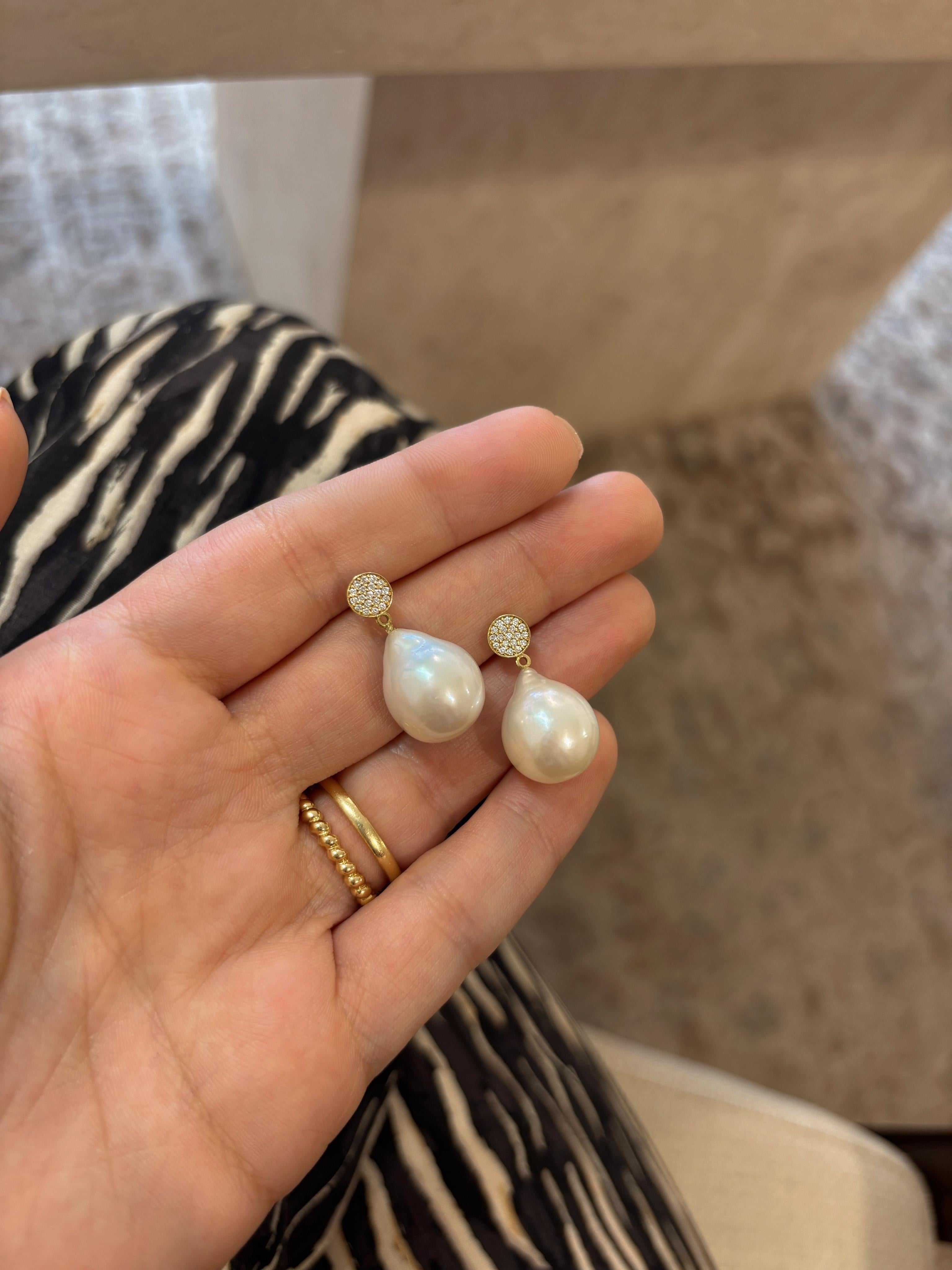 Diamond Stud earrings with detachable Baroque Pearls, 18K Gold, 0.20cts diamonds For Sale 3