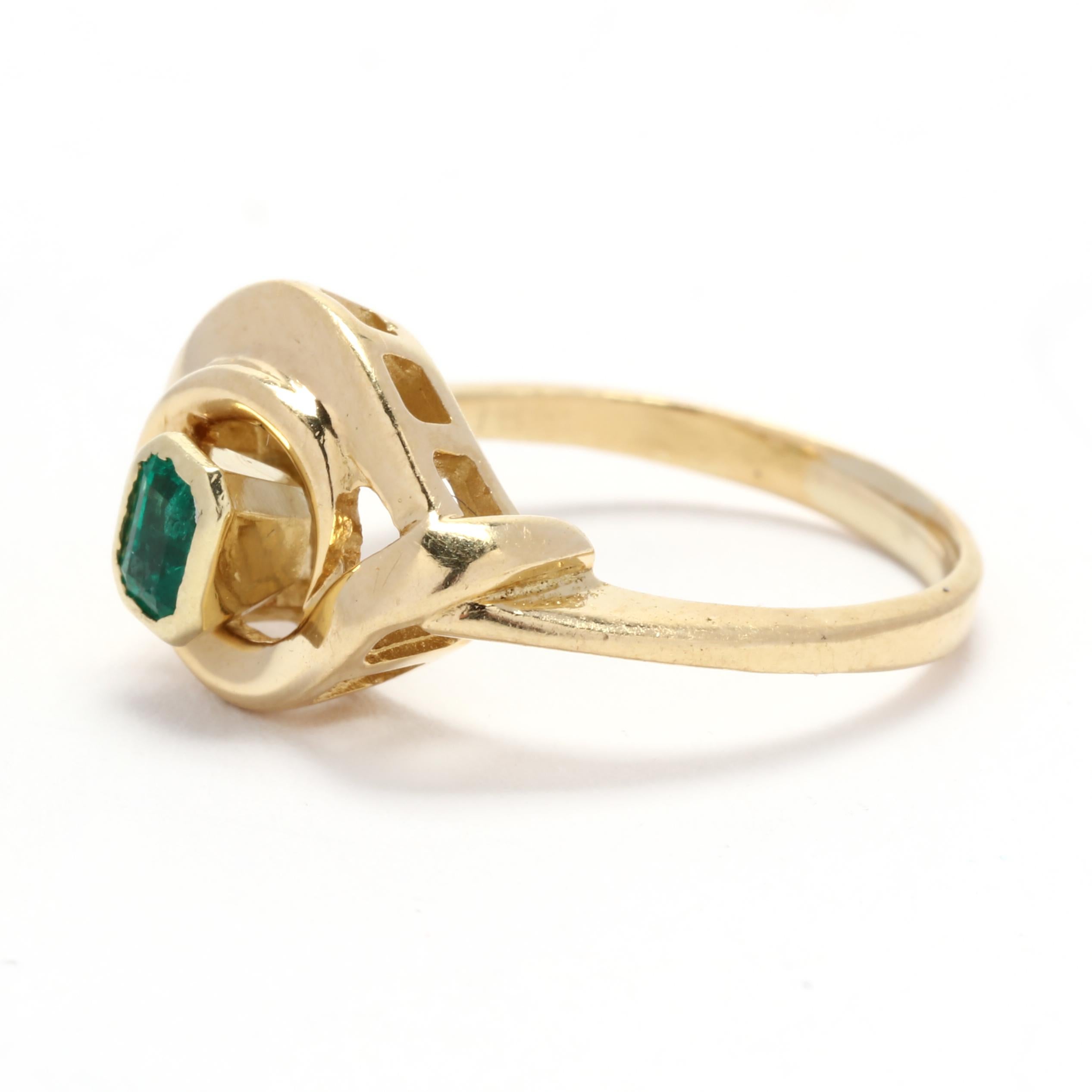 0.20ctw Emerald Modern Ring, 18K Yellow Gold, Ring Size 3.5, Swirl Ring In Good Condition In McLeansville, NC