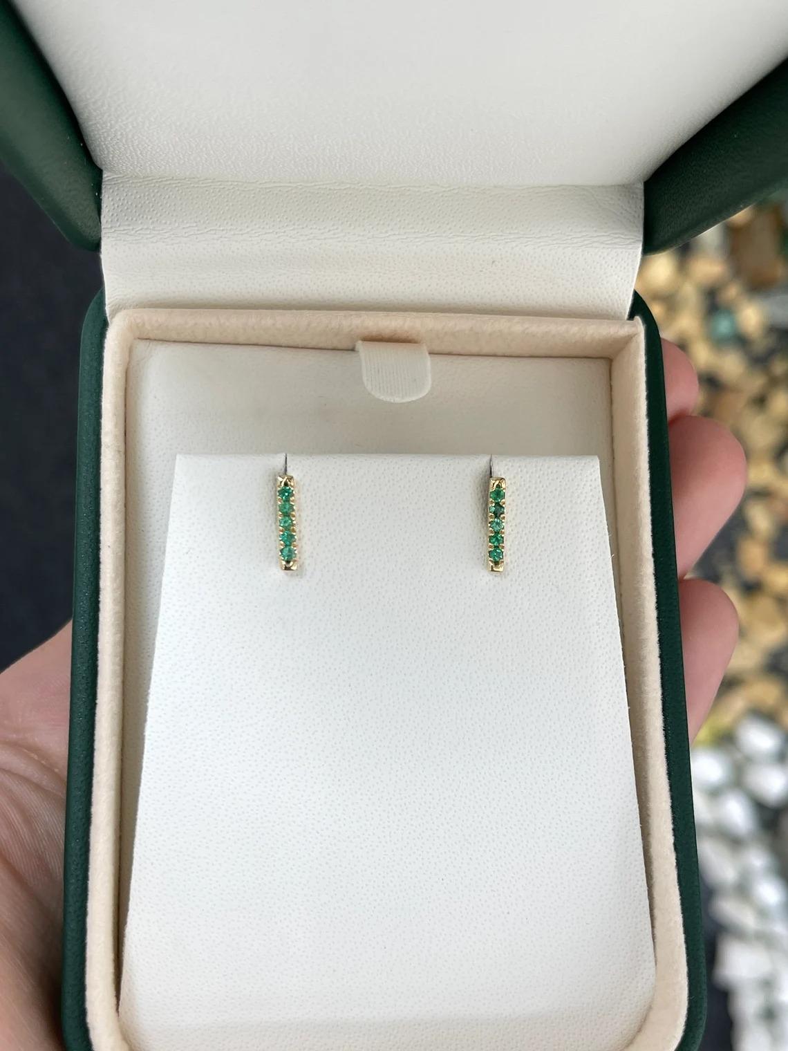 0.20tcw 14K Natural Vivid Green Round Cut Emerald Petite Gold Bar Stud Earrings In New Condition For Sale In Jupiter, FL