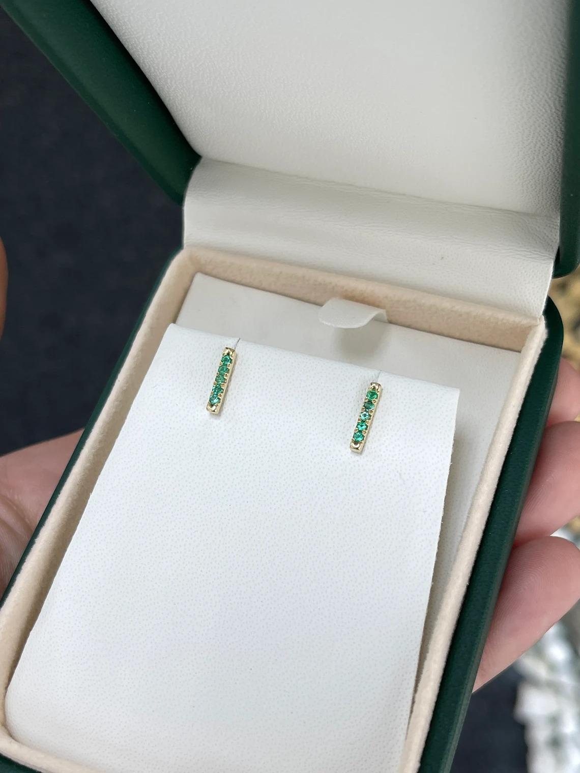 Women's 0.20tcw 14K Natural Vivid Green Round Cut Emerald Petite Gold Bar Stud Earrings For Sale