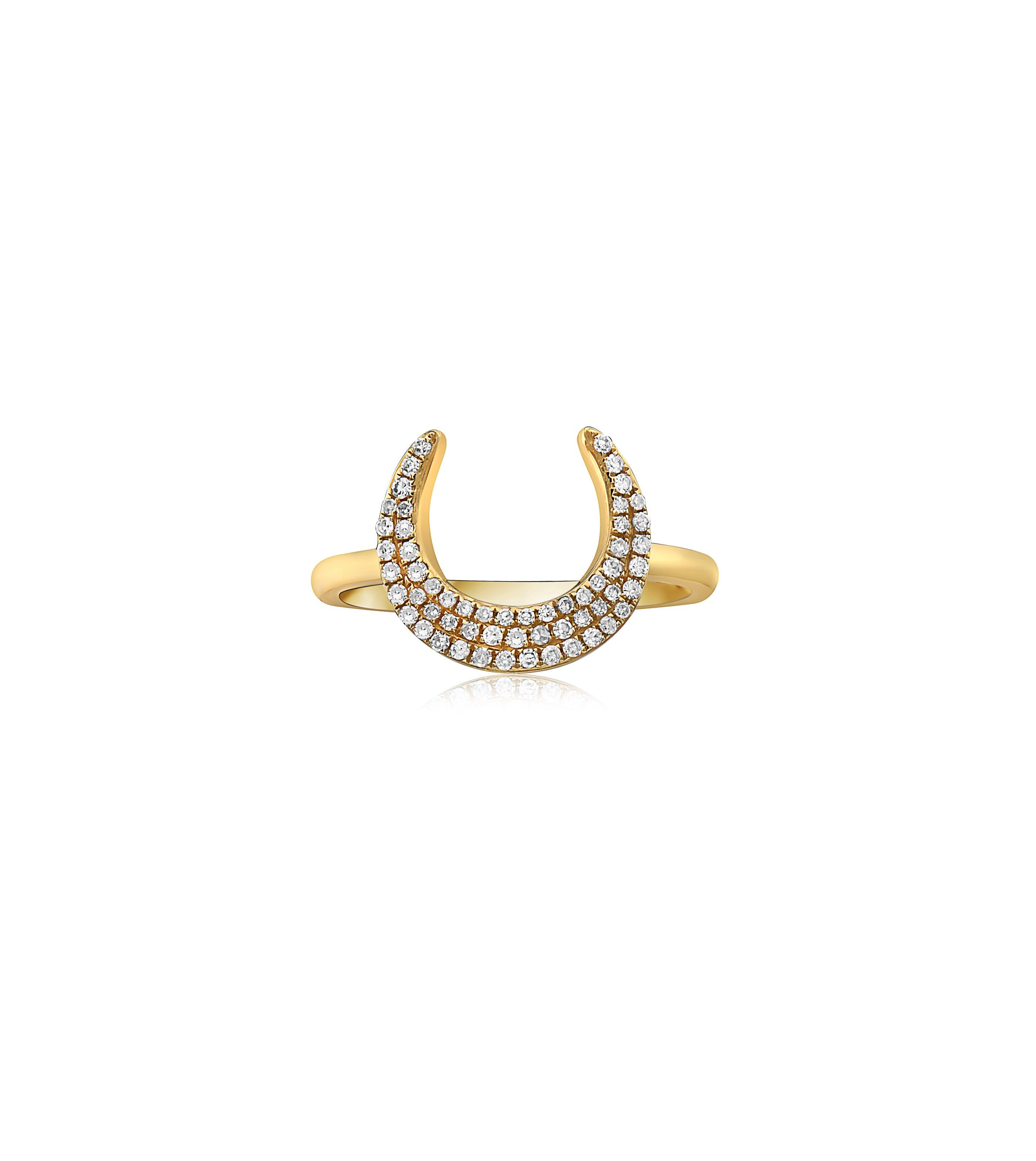 Questo anello con diamante è un accessorio straordinario e senza tempo che può aggiungere un tocco di glamour e raffinatezza a qualsiasi abbigliamento. Questo splendido gioiello è caratterizzato da diamanti abbaglianti che brillano e catturano la