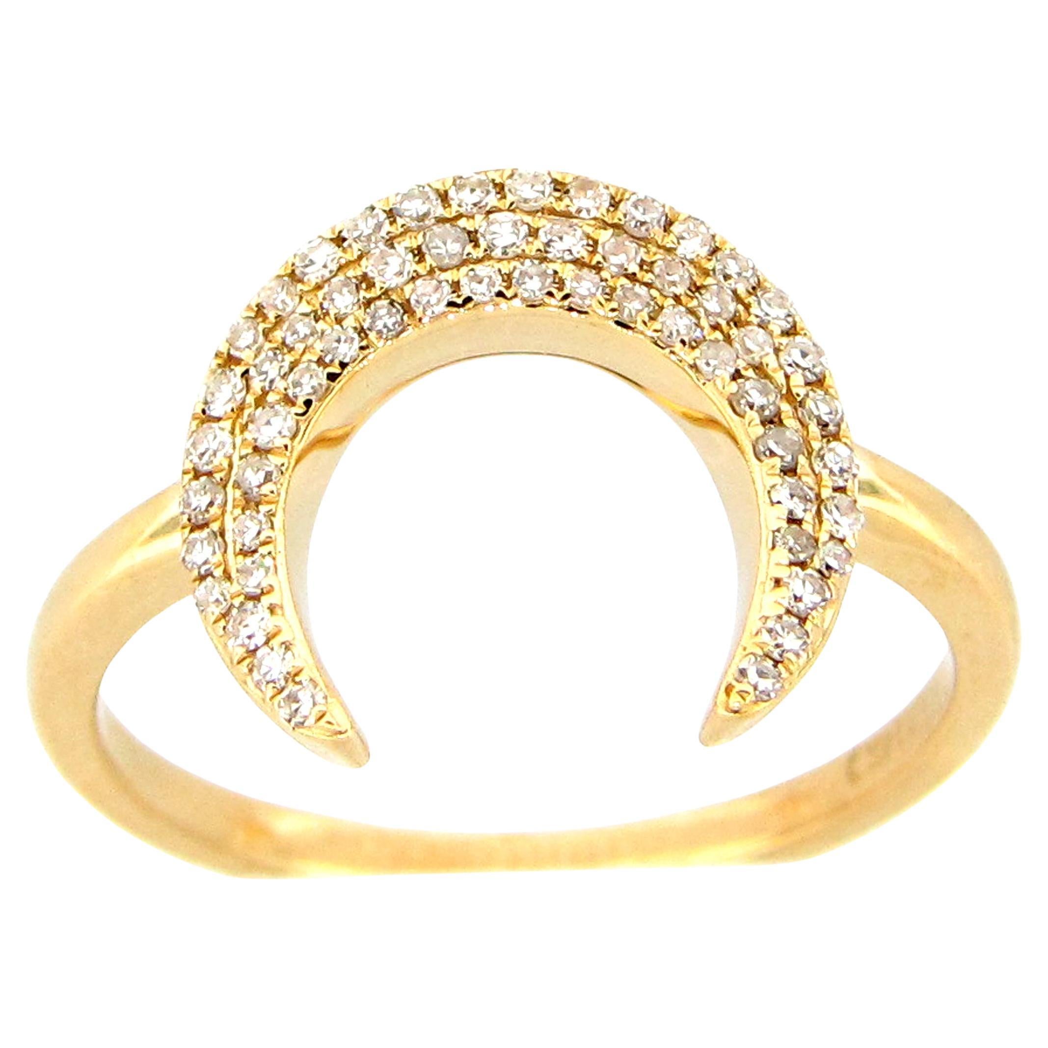Taglio rotondo Anello di moda in oro giallo con mezzaluna di diamanti da 0,21 carati in vendita