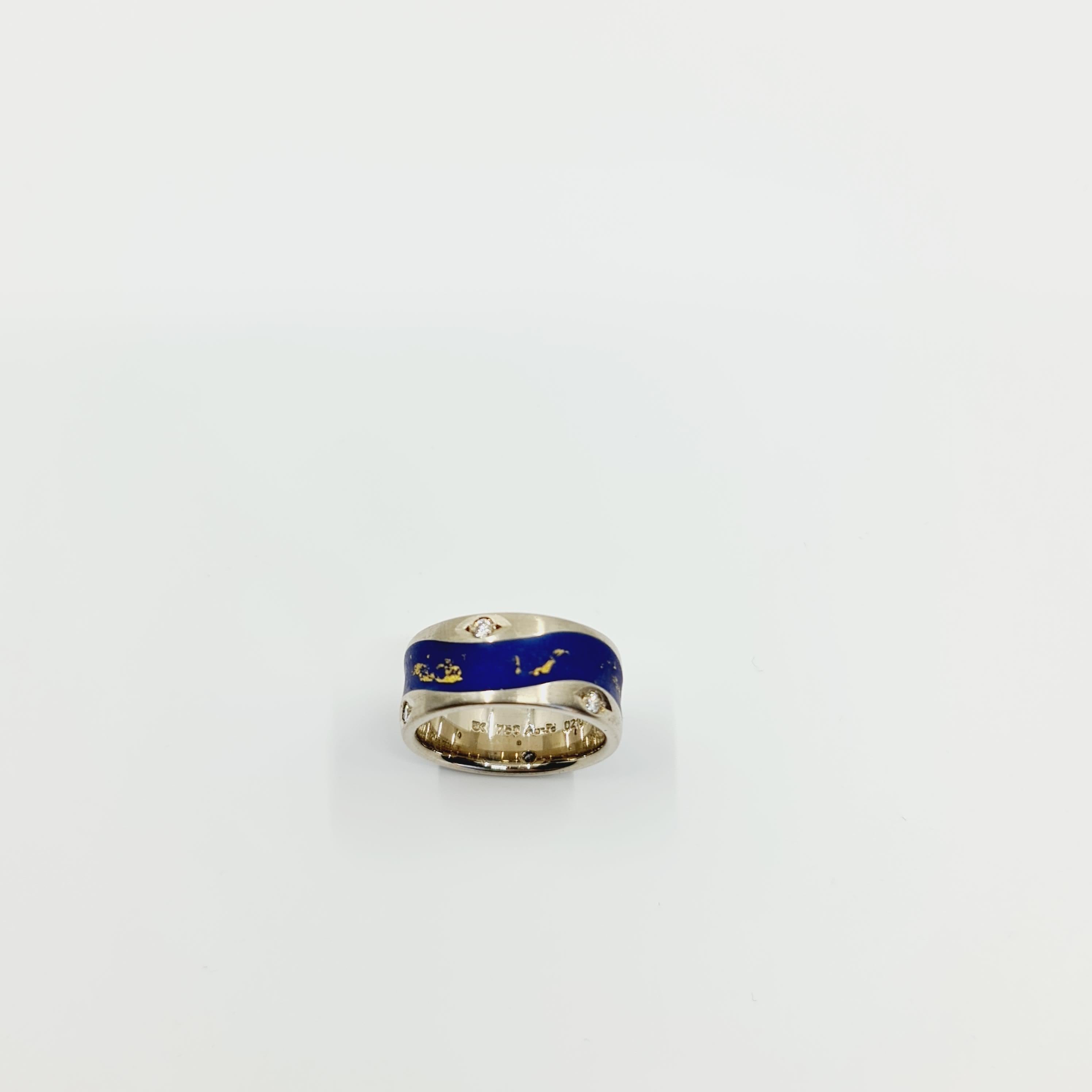 0.21 Carat Diamond Ring G/SI1 18k White Gold, Blue / Yellow Enamel, 6 Brillants

0.21 Carat Diamond Ring G/SI1 18k White Gold, 6 Brilliant Cut Diamonds.
Stunning Piece of High Jewelry whith a total of 0.21 Carat.
Fine Hand Made Blue/Yellow Enamel