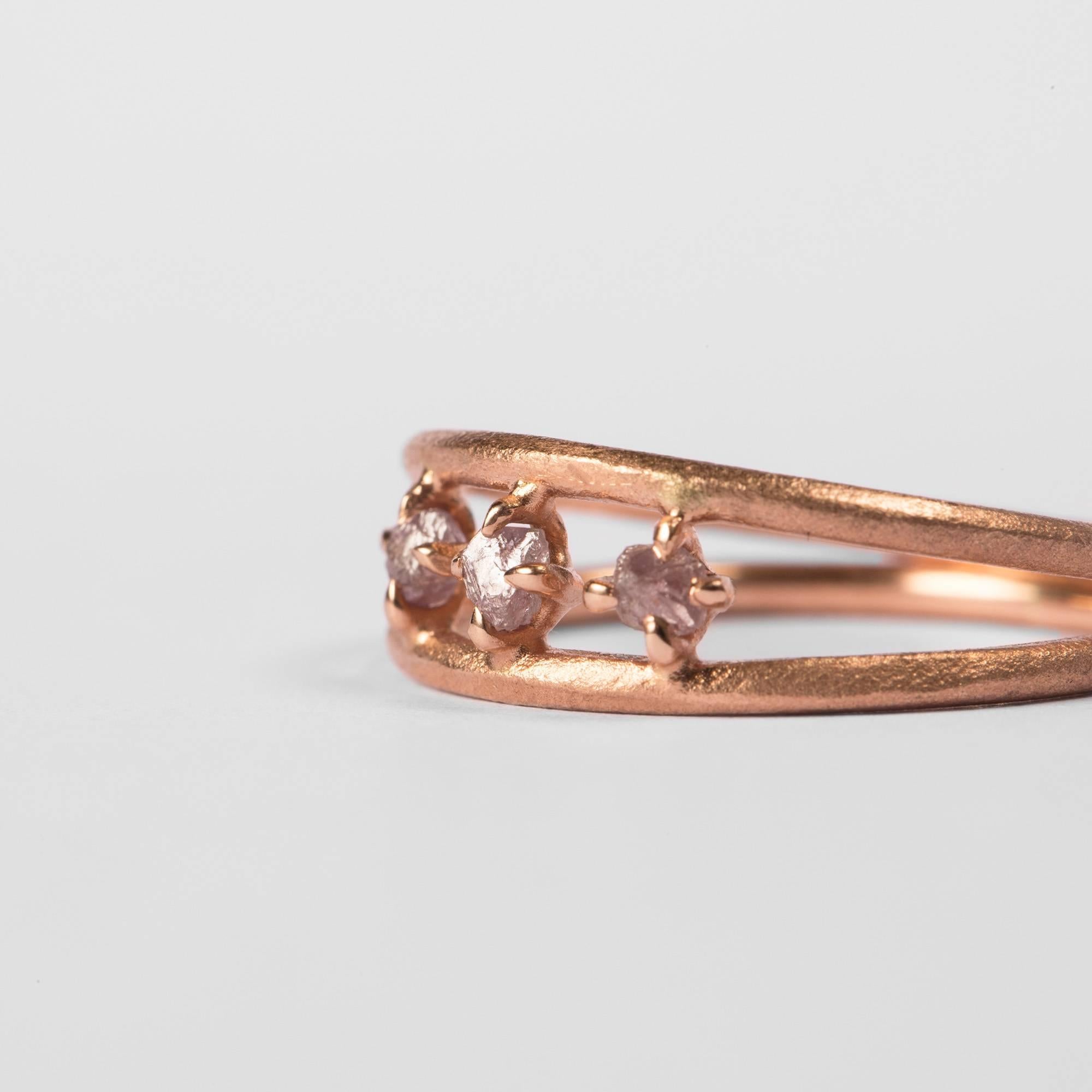 Contemporary 0.21 Carat Rough Light Pink Diamonds Double Rose Gold Ring For Sale