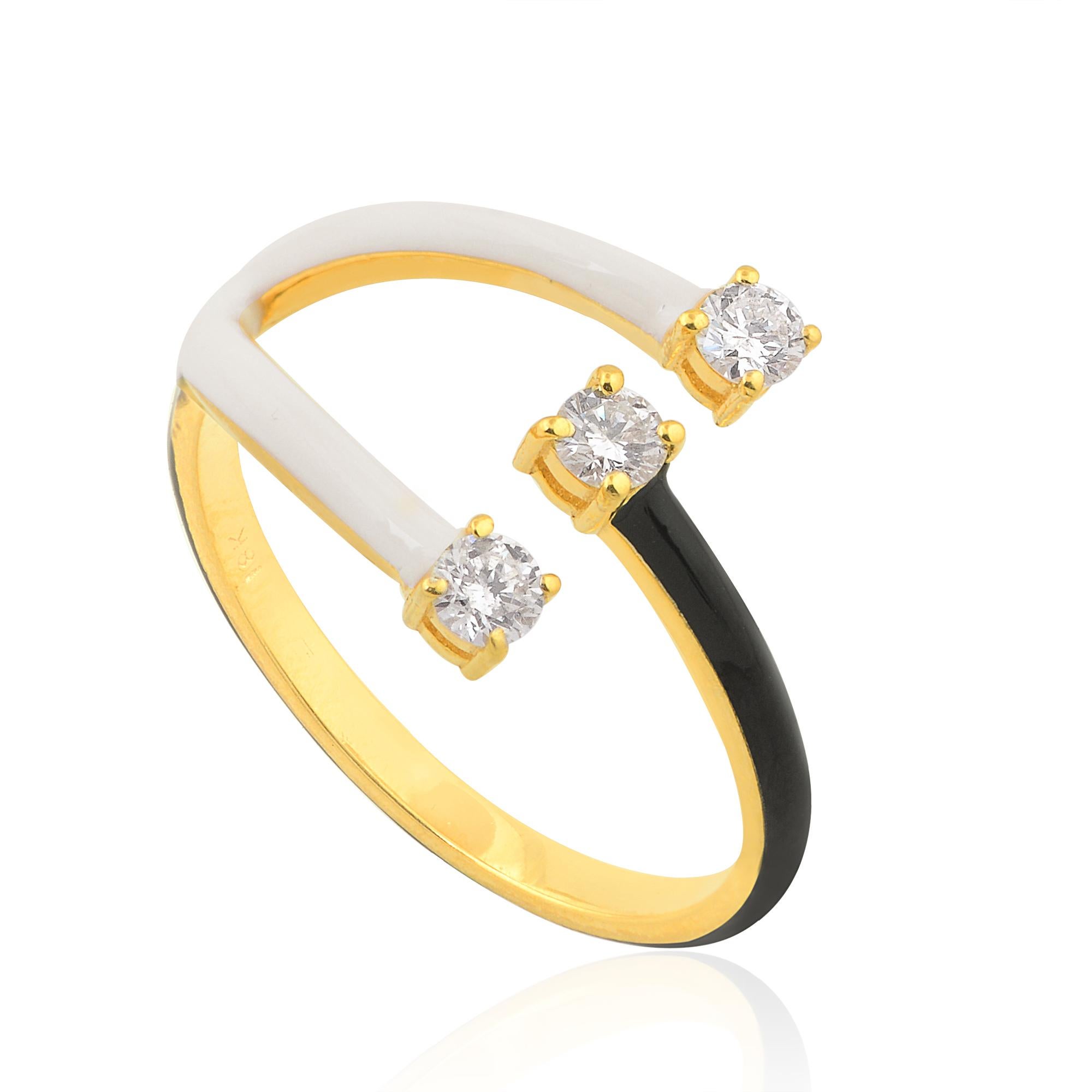 Taglio rotondo 0,21 Carati SI Chiarezza HI Colore Diamante bianco e smalto nero Anello in oro giallo 18k in vendita
