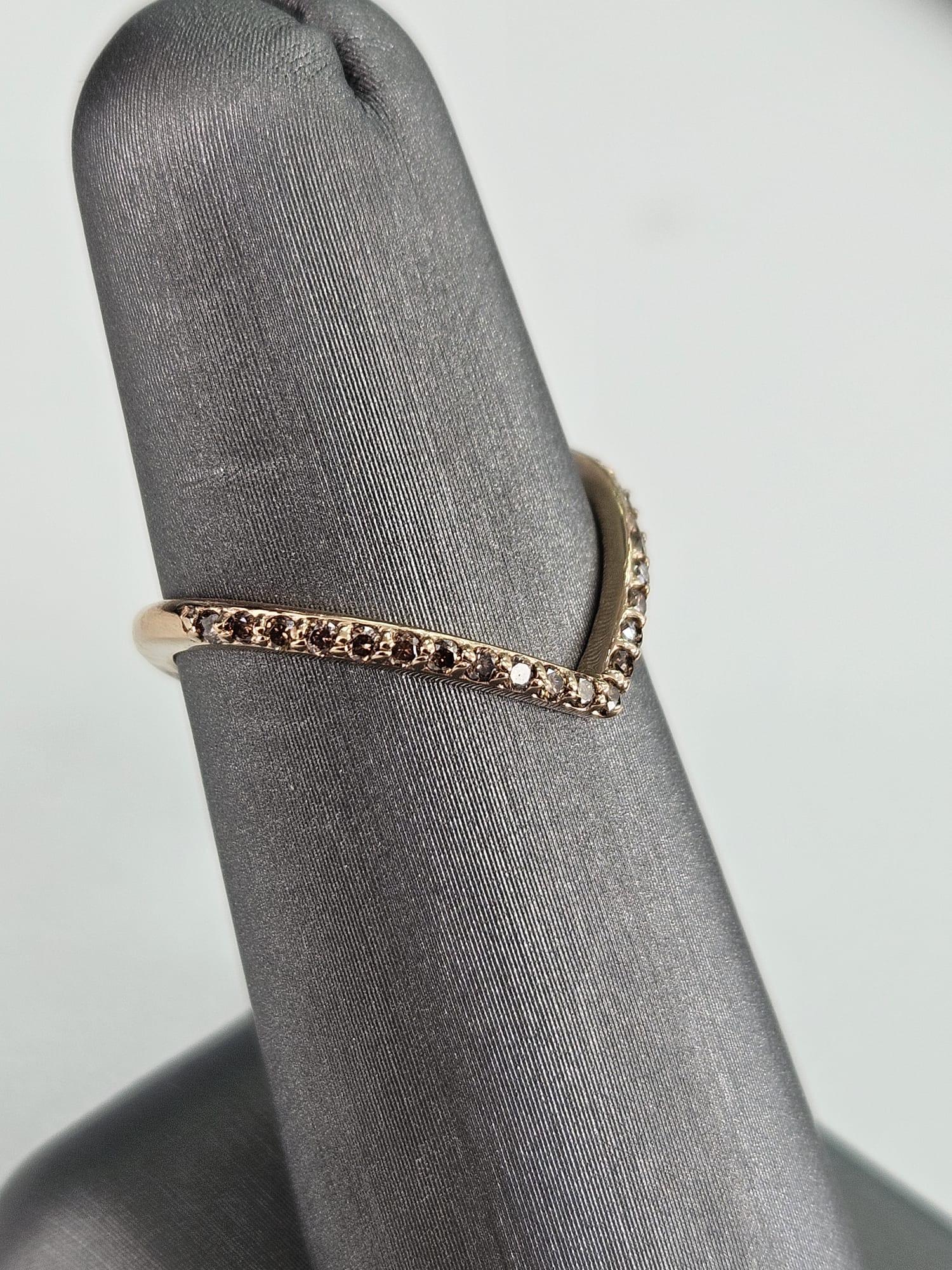 0.21 Ct Heart Shape Band Ring with Brown Diamonds In New Condition For Sale In New York, NY