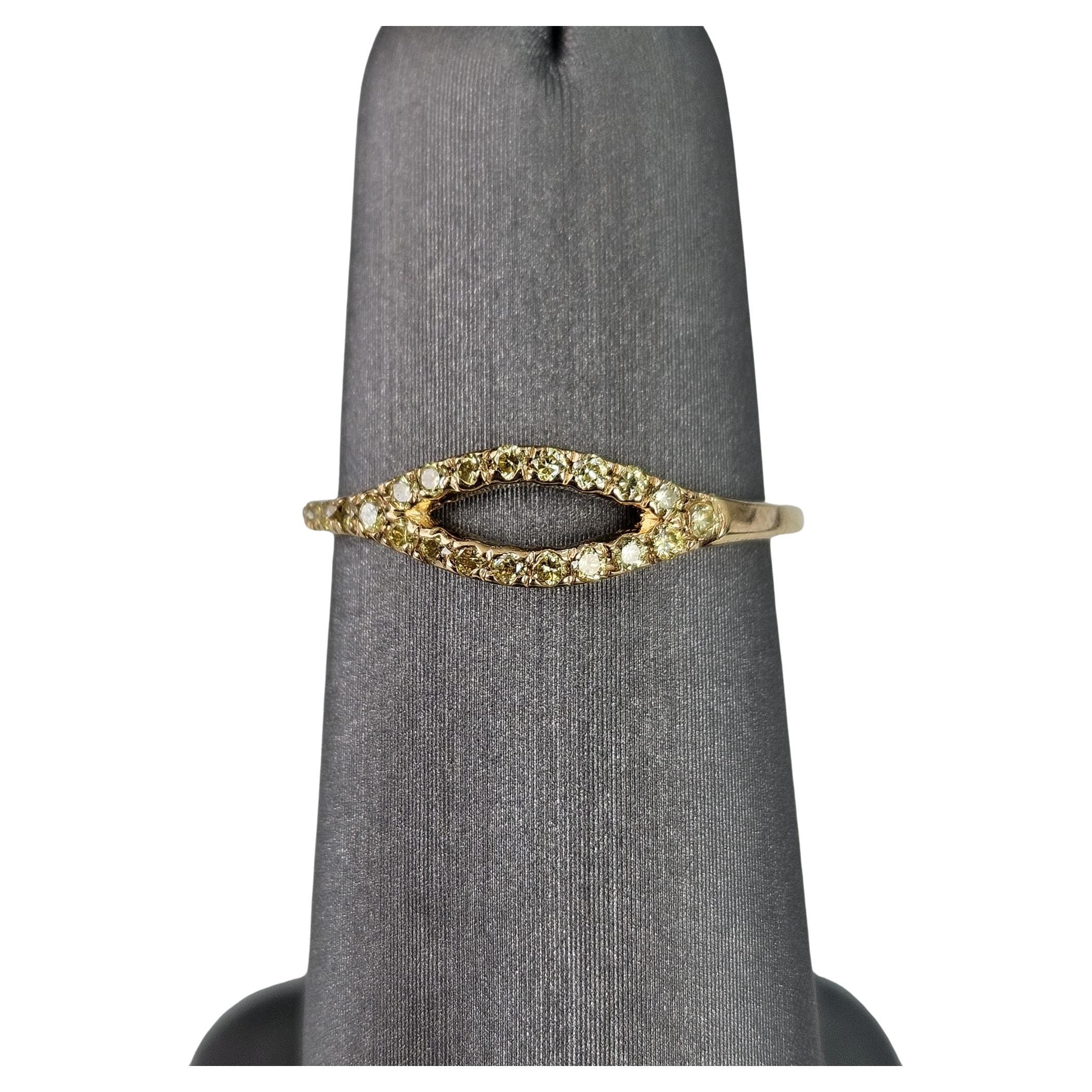 Bague jonc en or jaune avec diamant jaune de 0,21 carat en vente