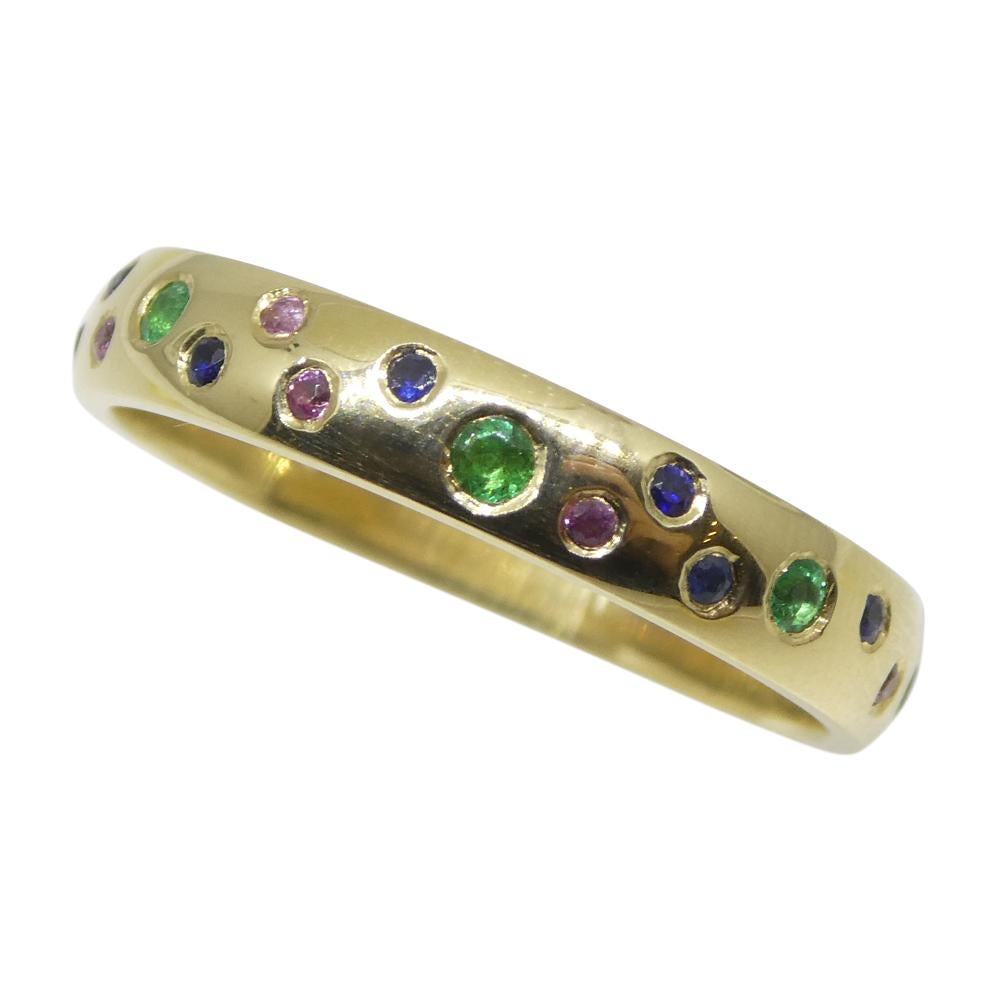 Contemporary 0.21ct Emerald & Sapphire Starry Night Wedding Ring set in 14k Yellow Gold For Sale