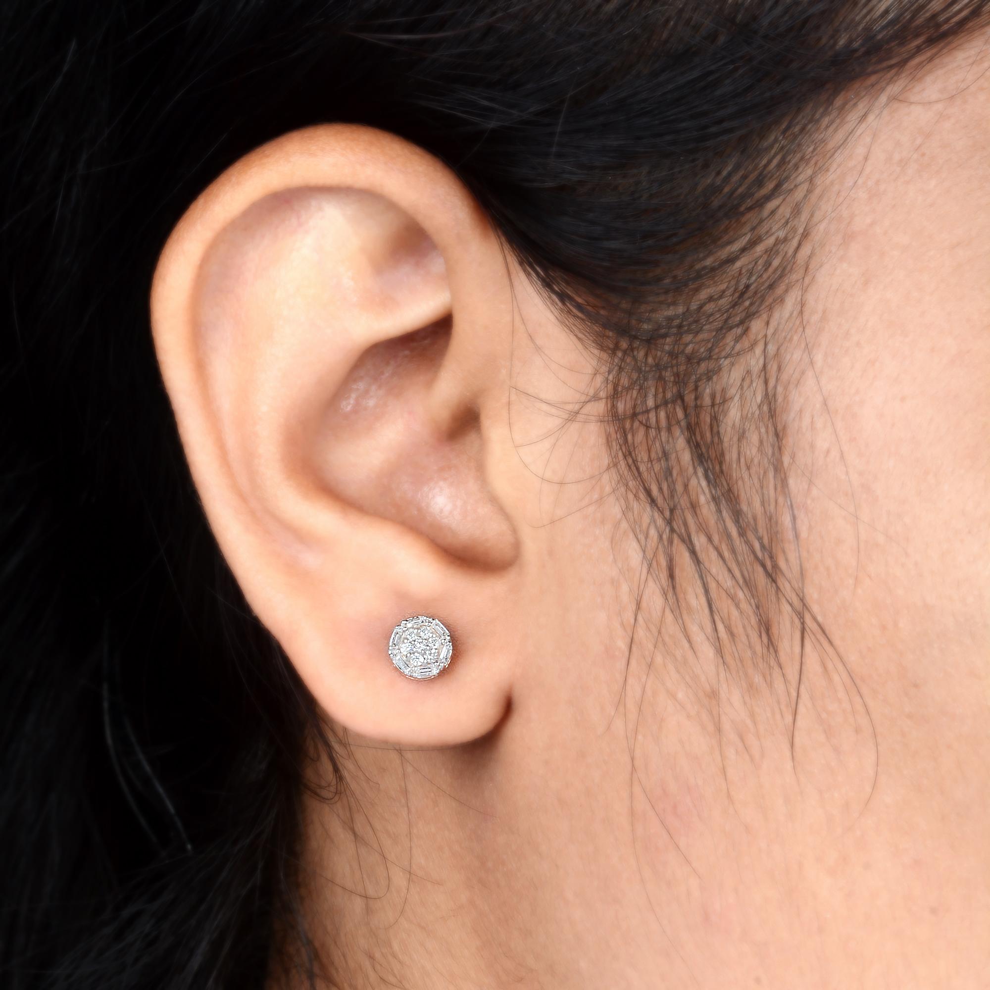Moderne Clous d'oreilles en or rose 10 carats avec diamants ronds et baguettes de 0,22 carat en vente