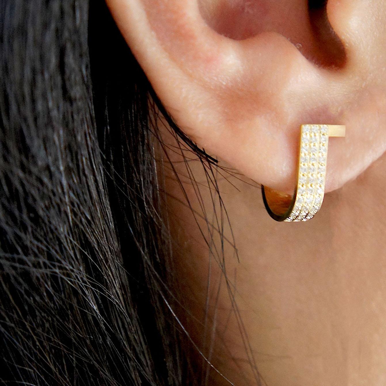 Artisan 0.22 Carat Diamond 18-Karat Yellow Gold Curve Earring For Sale