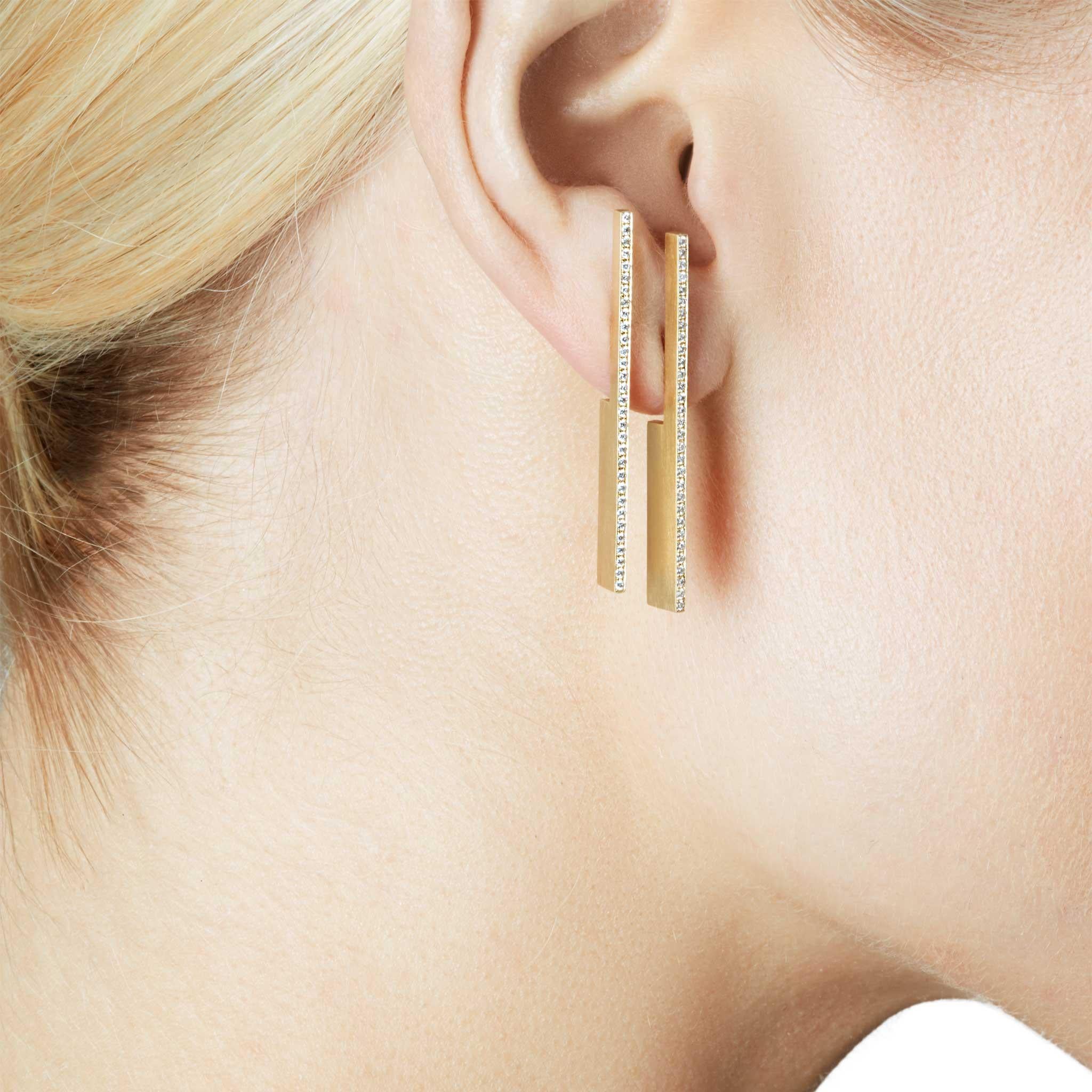 Unfinishing Line collection exudes minimalism and precision with its smooth lines and angles. Detailed with a perspective structure and matt brushed finish. Perspective long Earring is perfect for day to night wear due to the simplistic neat design