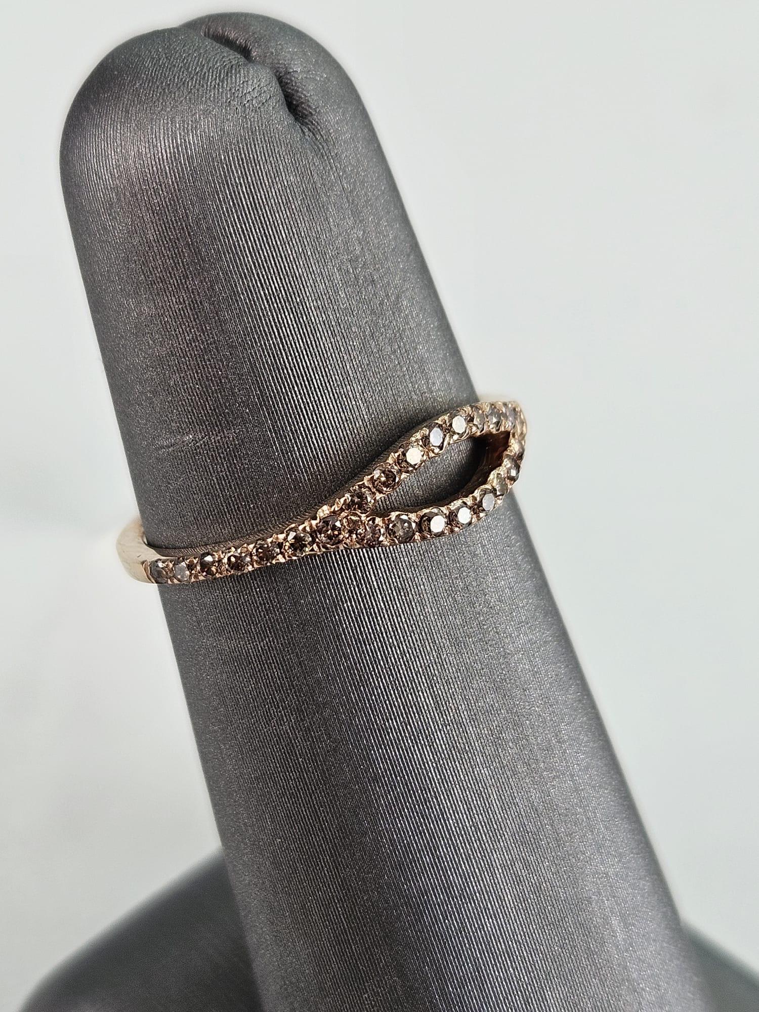 Round Cut 0.22 ct Brown Diamond Band Ring in Rose Gold For Sale