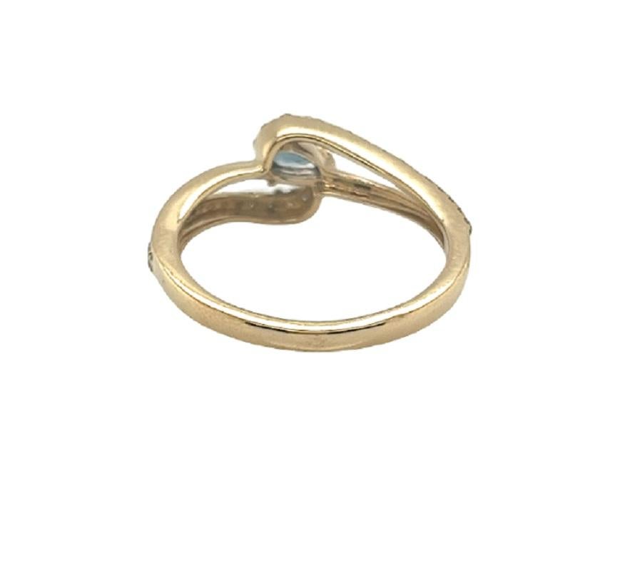 Oval Cut 0.22 Carat Natural Brazillian Alexandrite & Diamond Elegant Ring For Sale