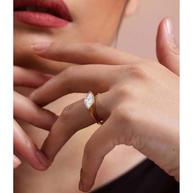 Anillo marquesa de diamantes de 0,22 ct Corte redondo en venta