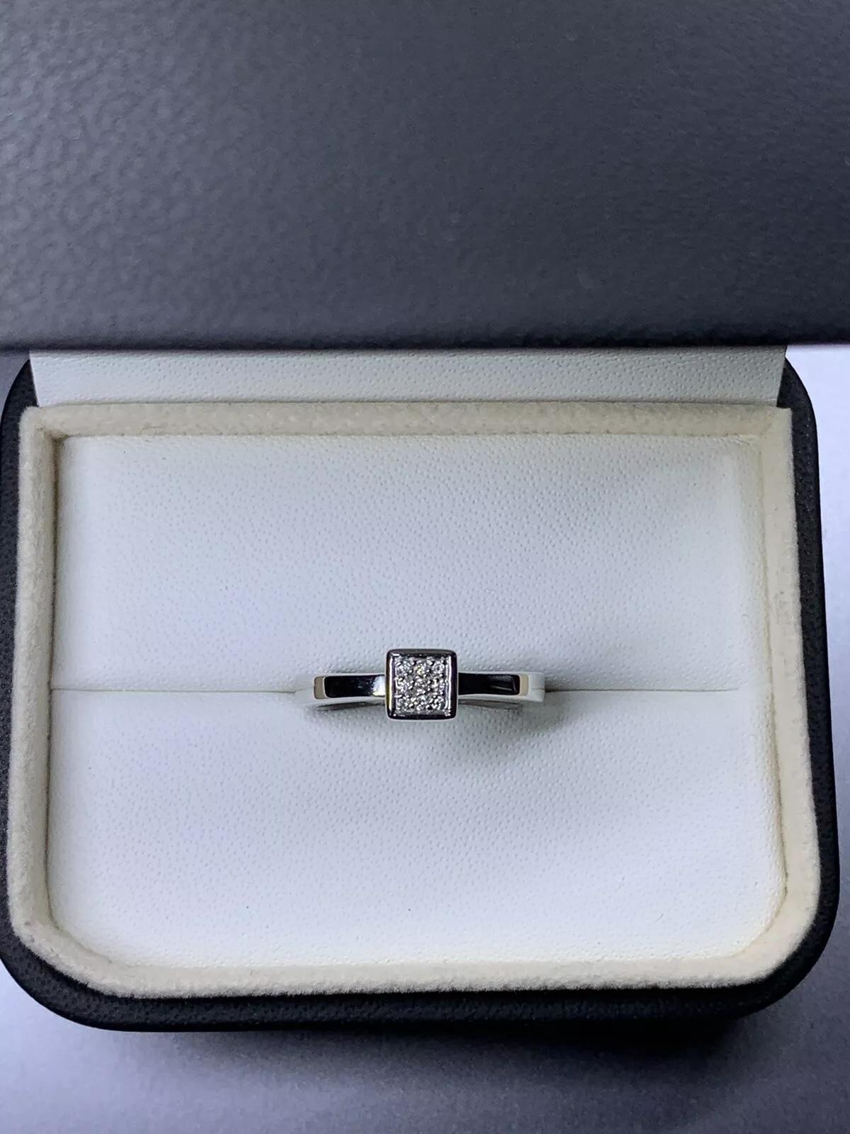 Women's 0.22ct Diamond Princess Illusion Set engagement ring in 14ct white gold For Sale