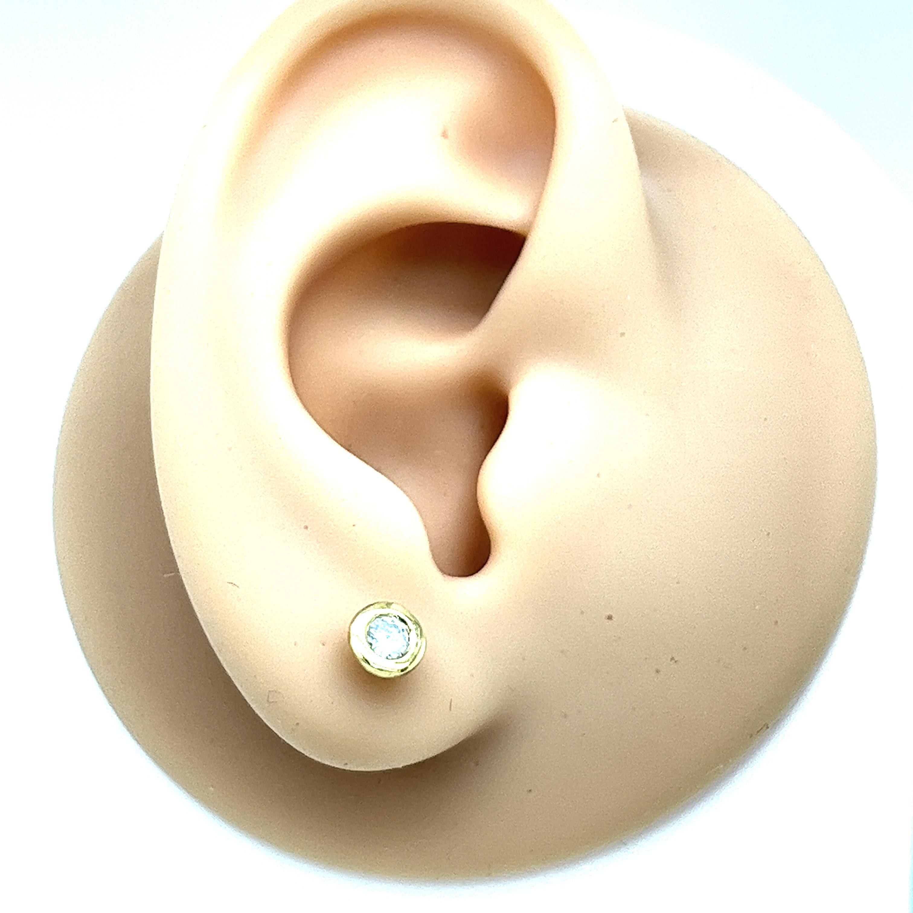 0.22ct Diamond Studs Earrings in Rubover Setting in 18ct Yellow Gold In New Condition For Sale In London, GB