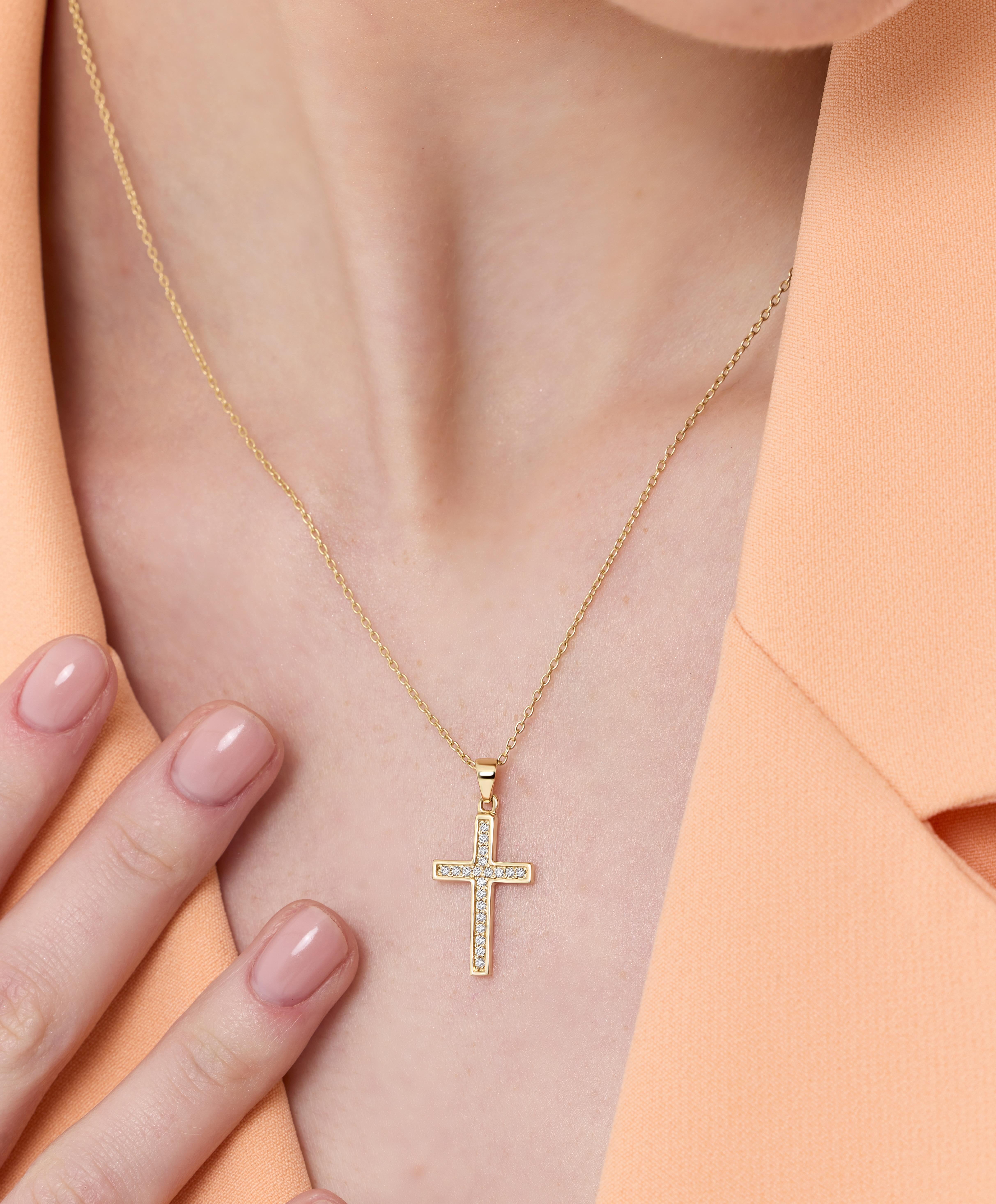 Taille ronde Collier croix en or massif avec diamants naturels 0,22 carat en vente