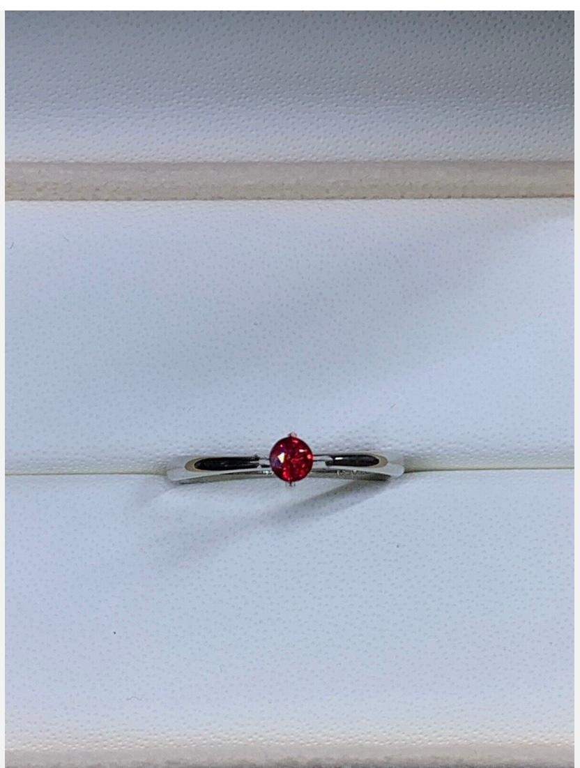 0,22 ct Rubí de Birmania Sangre de Paloma Anillo de compromiso solitario en platino
Este impresionante anillo de rubí ostenta un vibrante tono rojo que sin duda atraerá las miradas de cualquiera. El estilo de engaste solitario permite que el hermoso