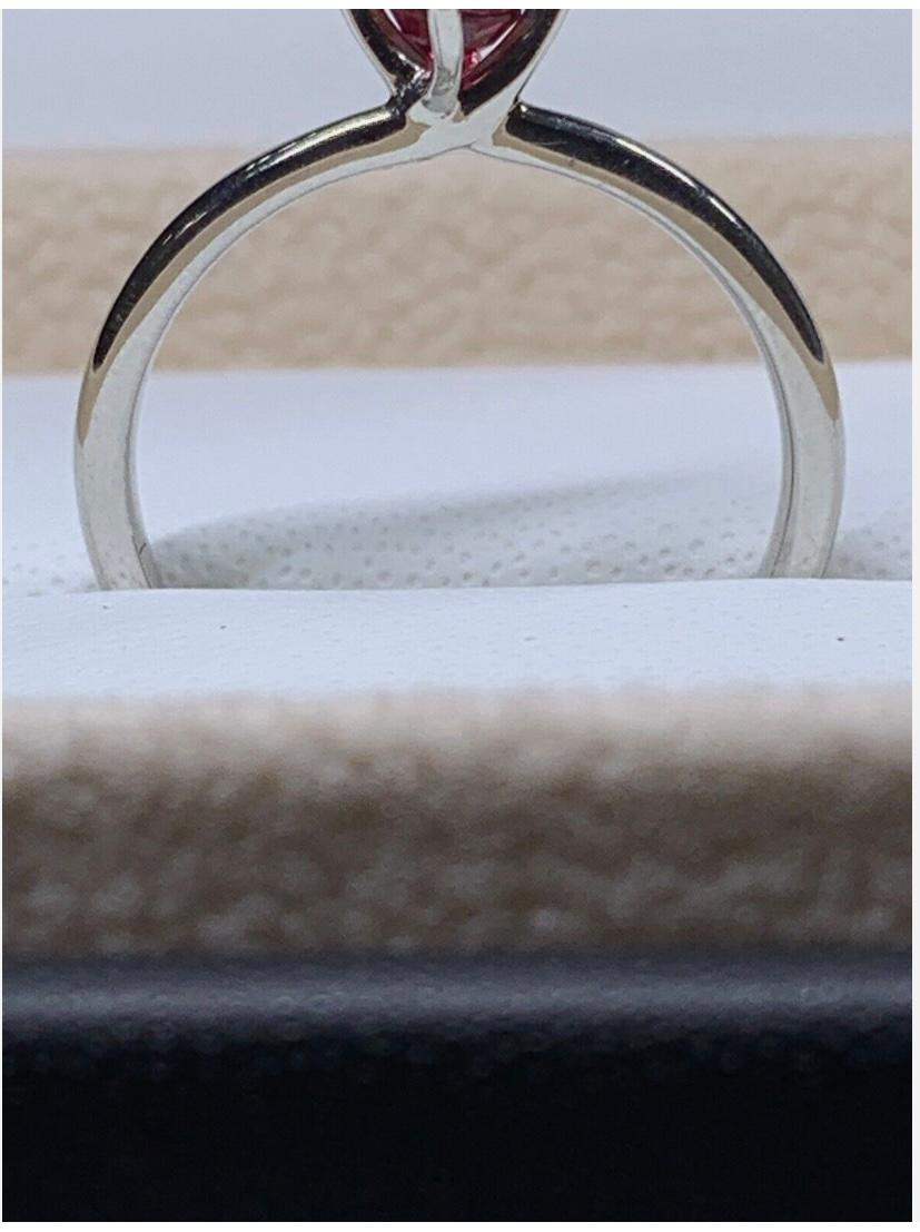 0,22 ct Rubí de Birmania Sangre de Paloma Anillo de compromiso solitario en platino en Nuevo estado para la venta en London, GB