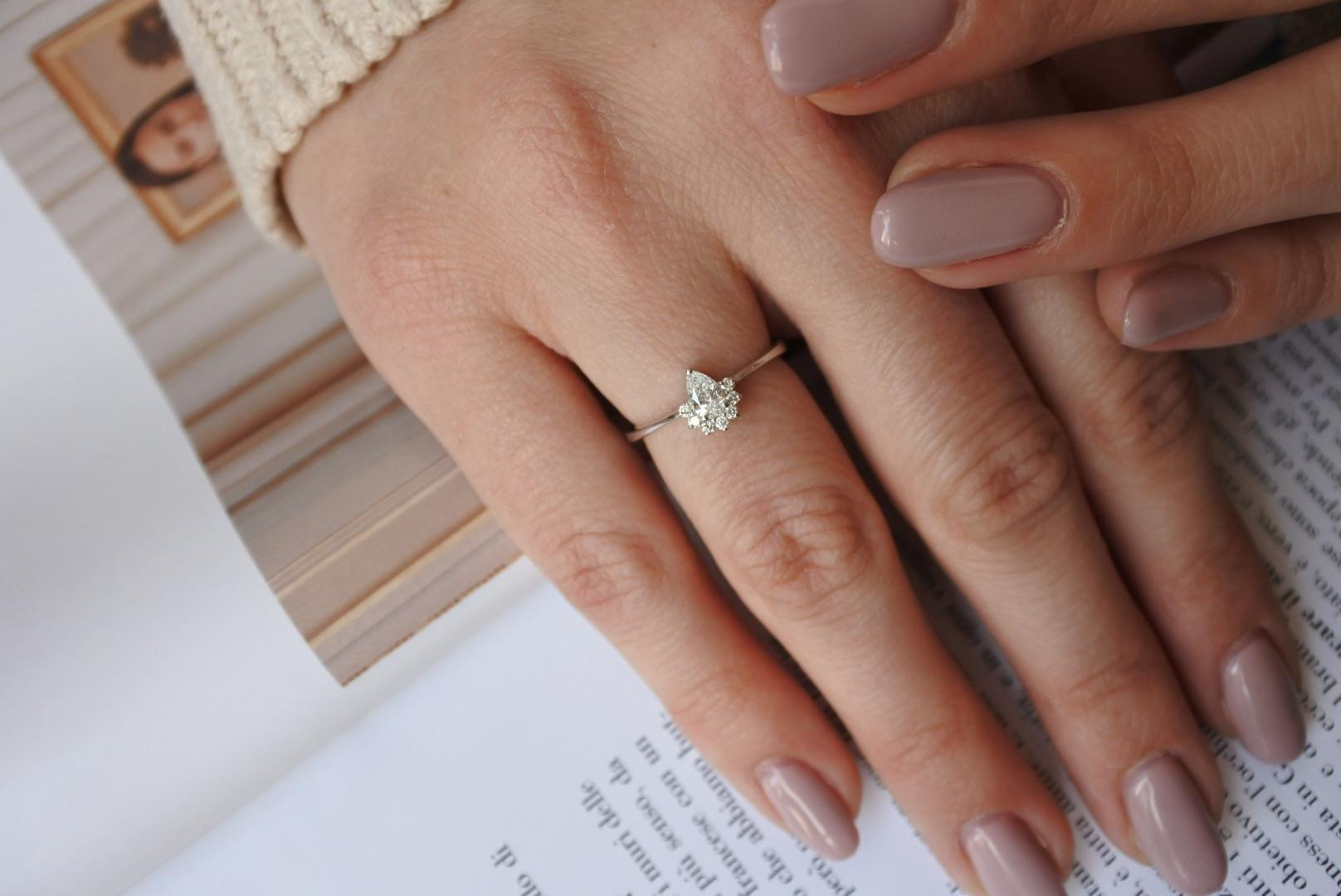 1.5 carat pear shaped diamond ring