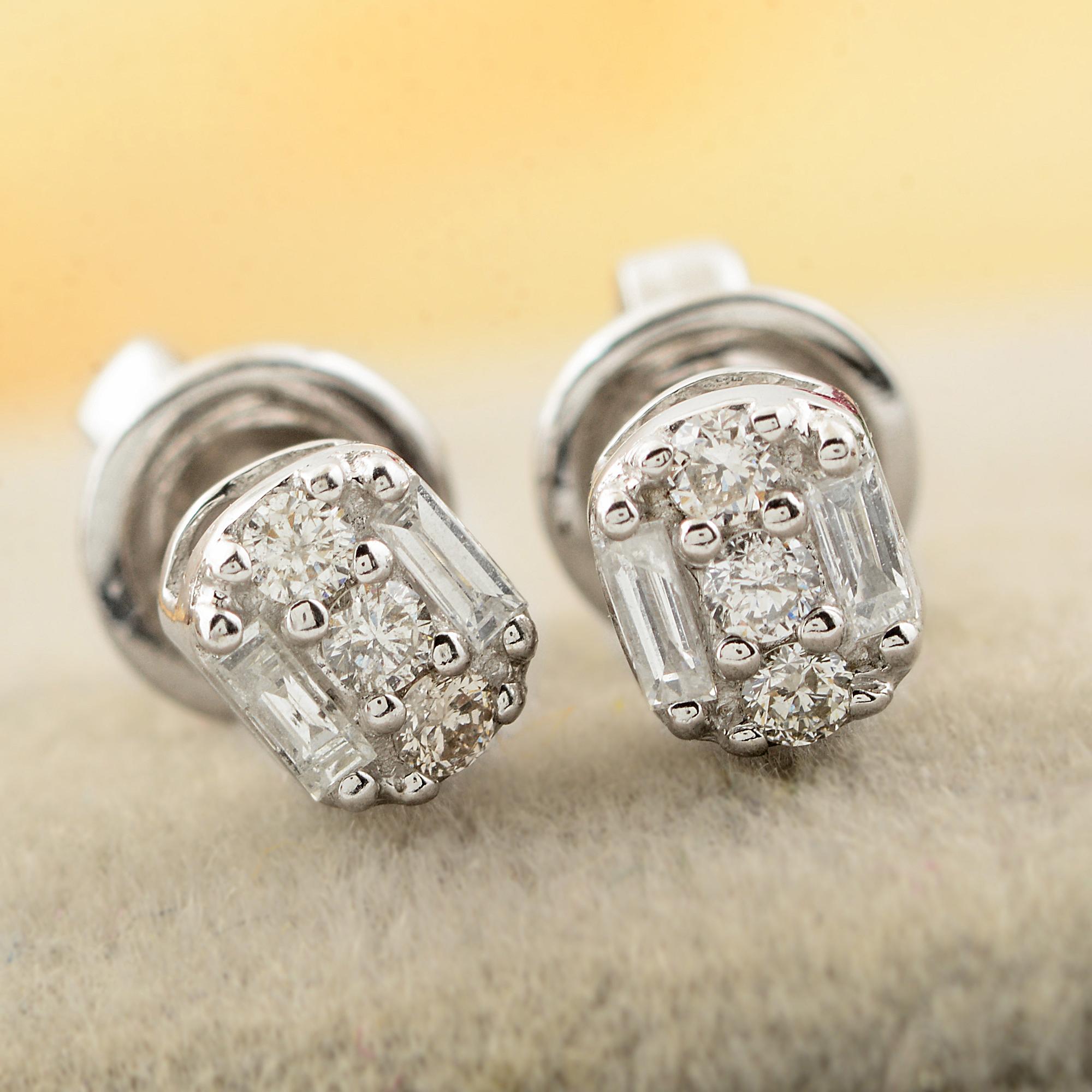 Modern 0.23 Carat SI Clarity HI Color Cluster Diamond Stud Earrings 10k White Gold For Sale