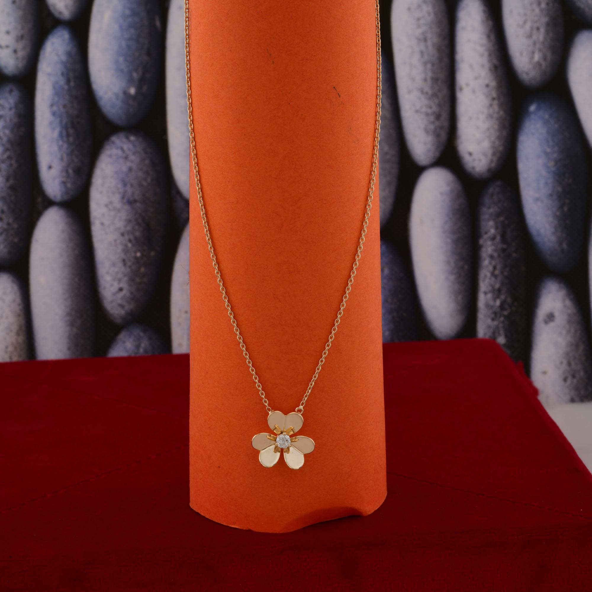 Modern 0.23 Carat SI/HI Solitaire Diamond Flower Charm Necklace 14 Karat Yellow Gold For Sale