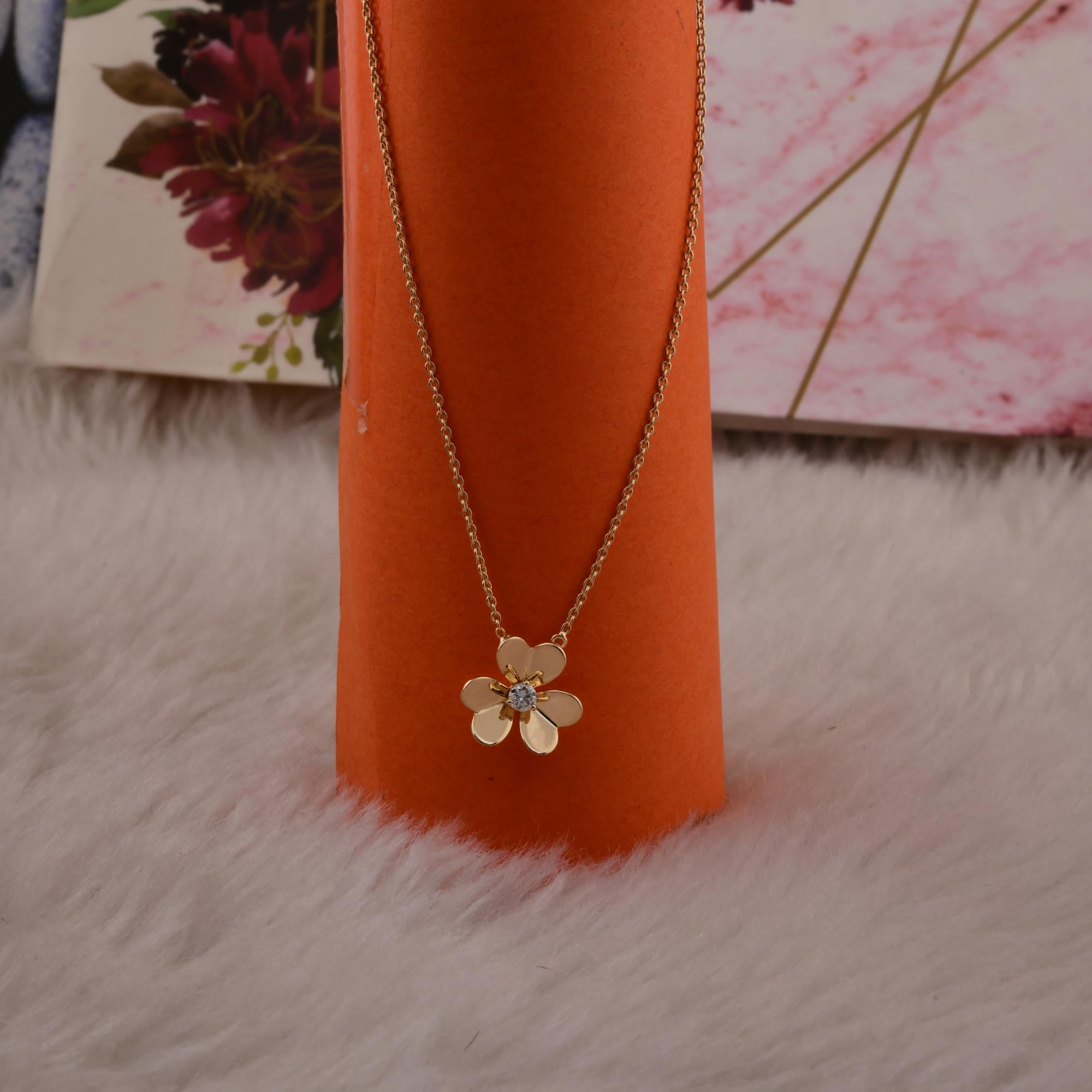 Round Cut 0.23 Carat SI/HI Solitaire Diamond Flower Charm Necklace 14 Karat Yellow Gold For Sale
